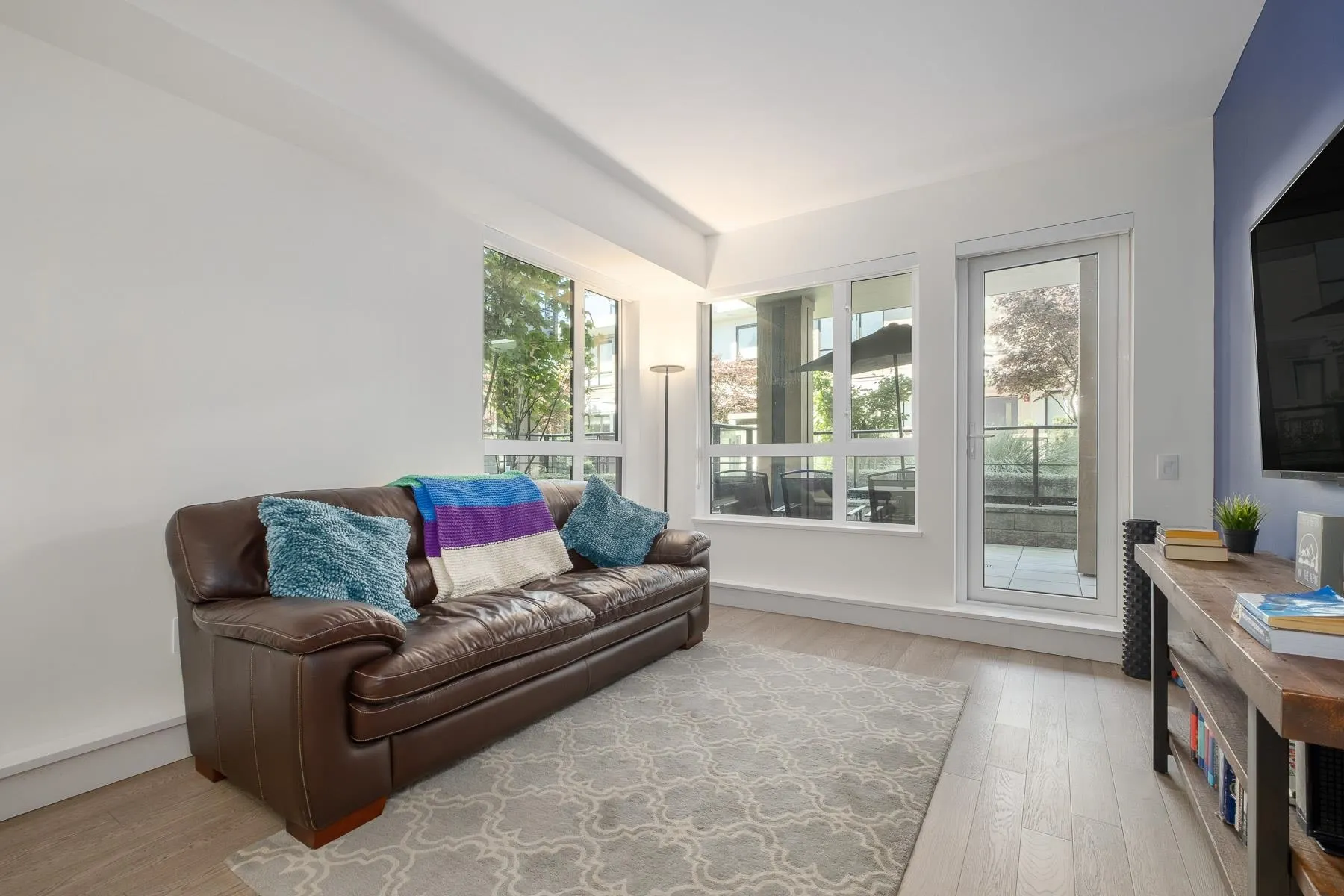 222 3220 Connaught Crescent