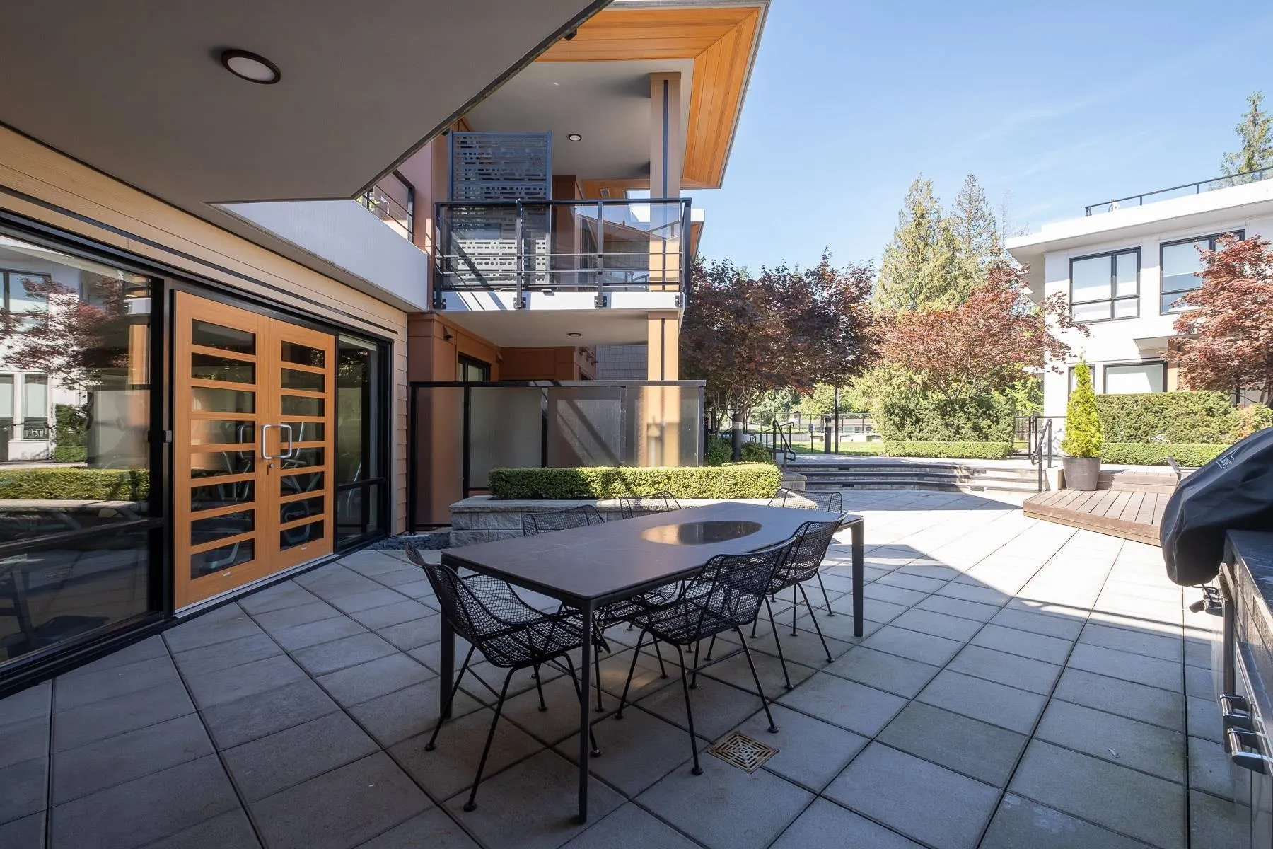 222 3220 Connaught Crescent