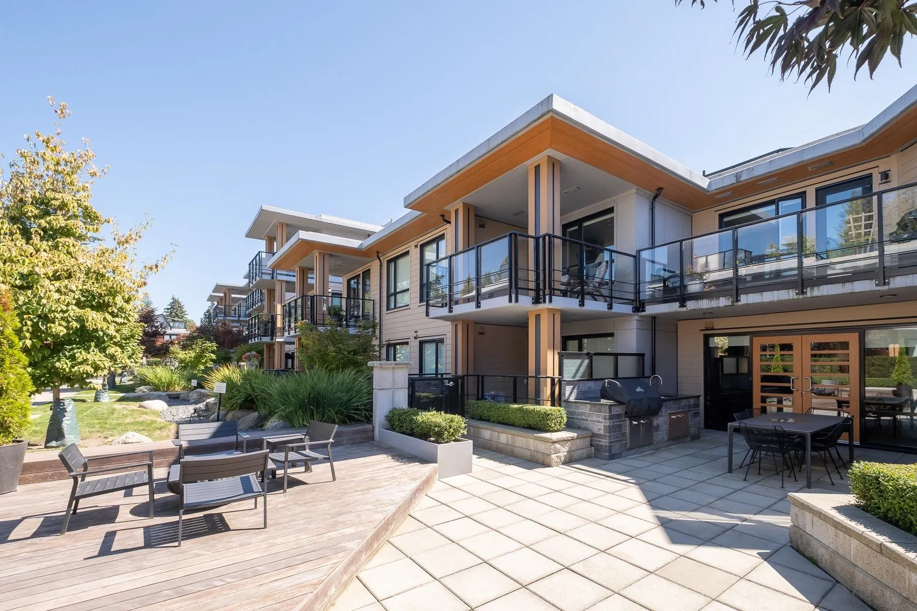 222 3220 Connaught Crescent