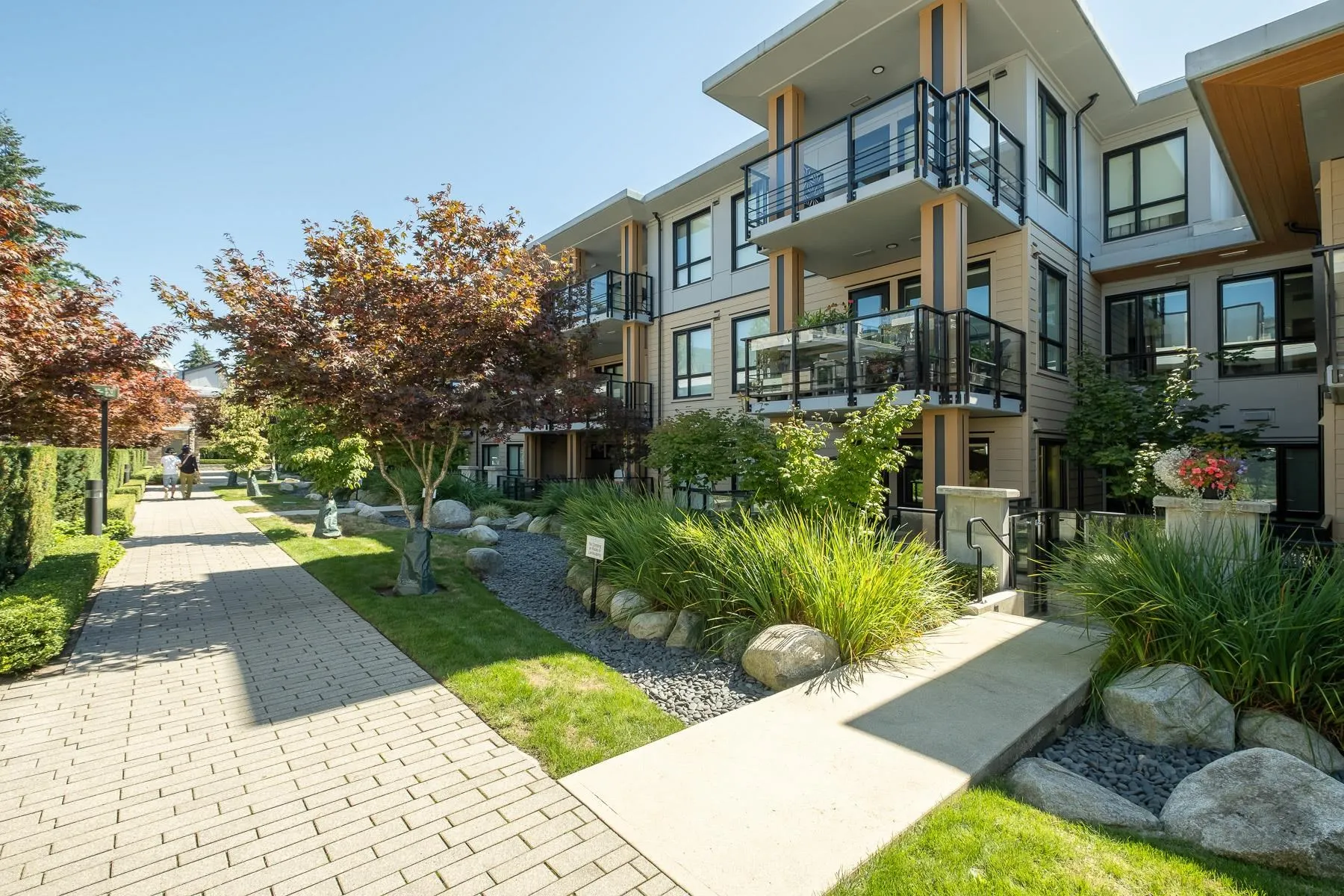 222 3220 Connaught Crescent