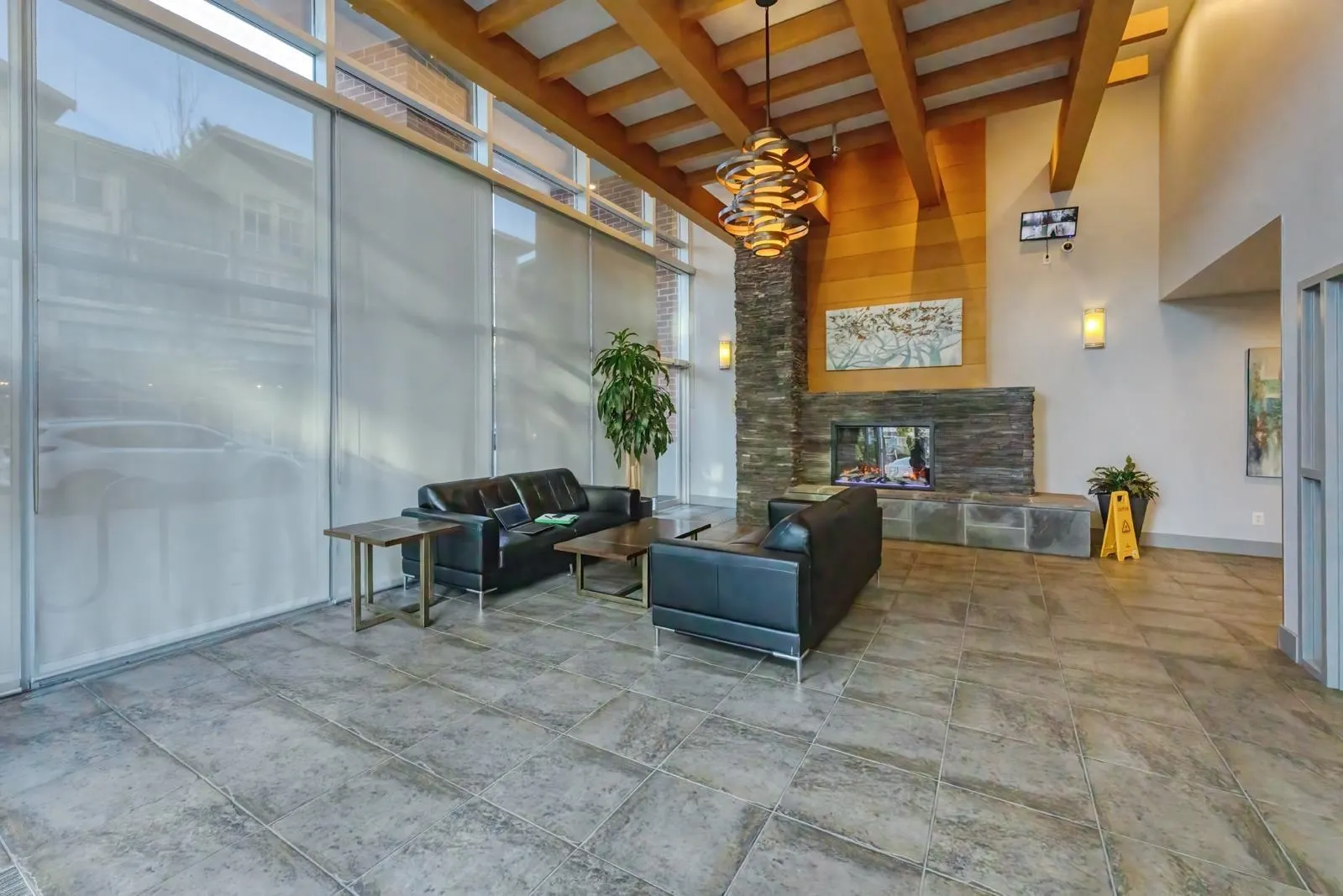 402 400 Capilano Road