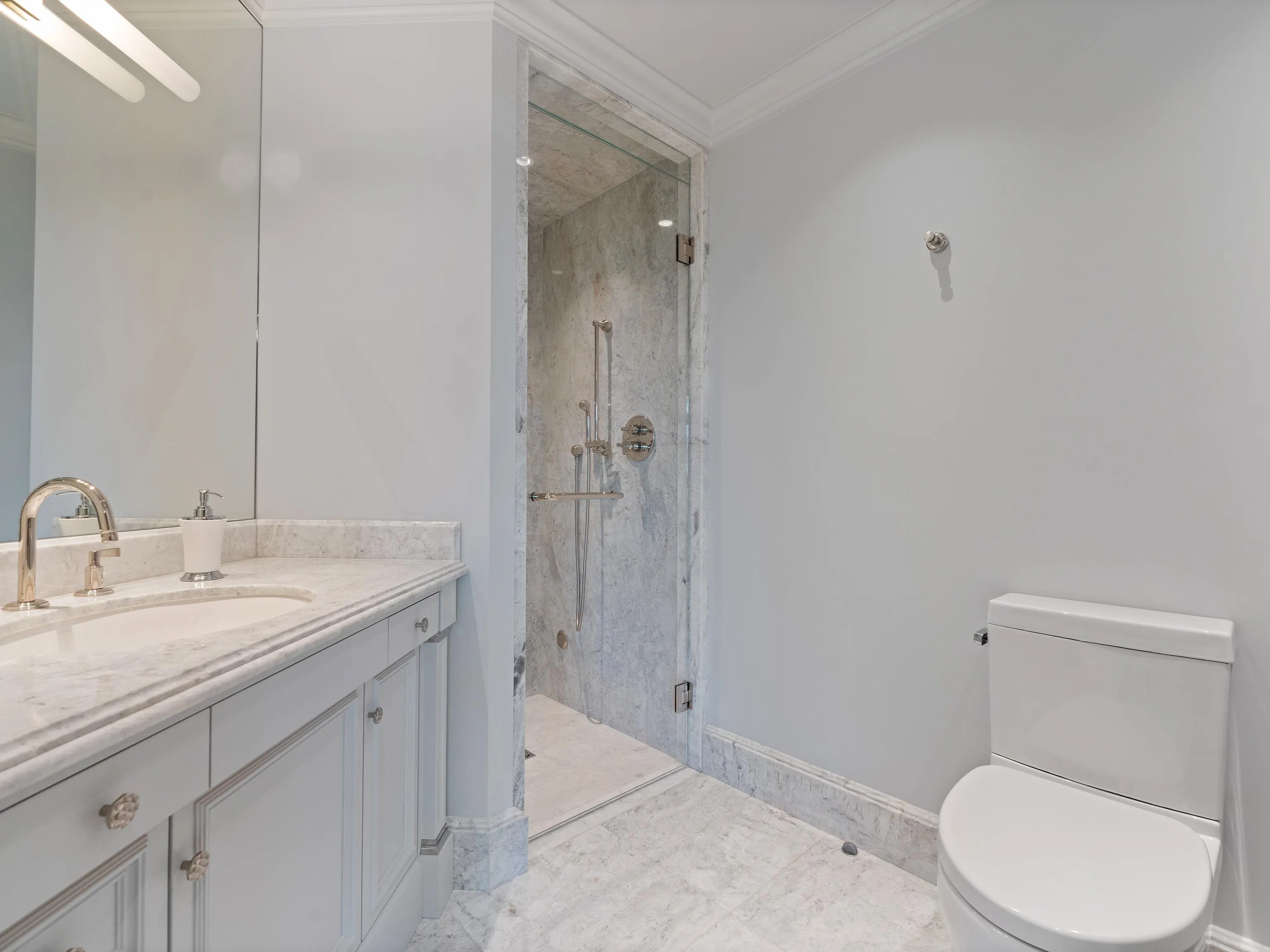 1B 1596 W 14th Avenue