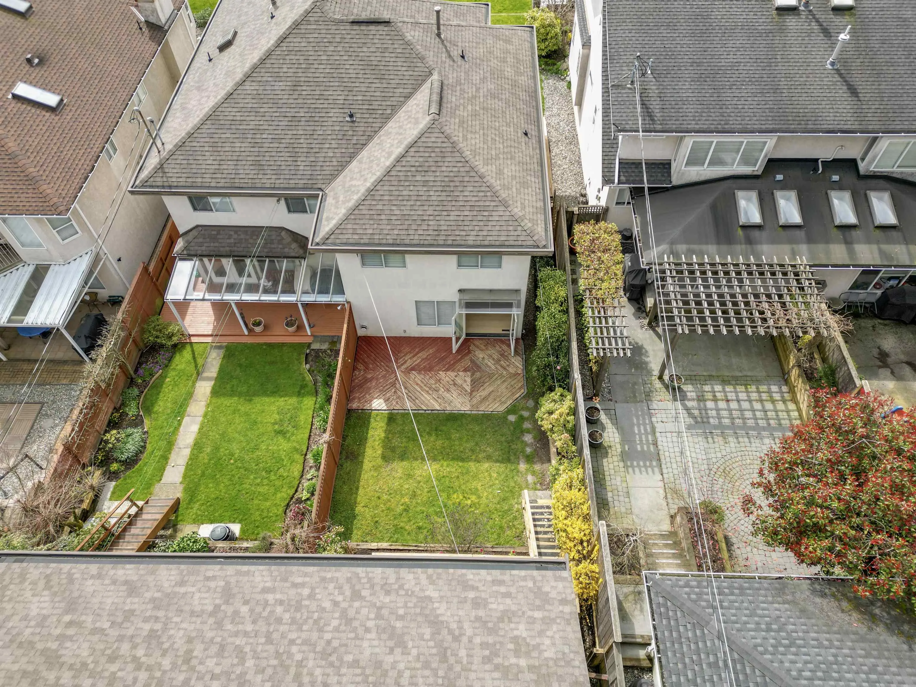 318 E 6th Street