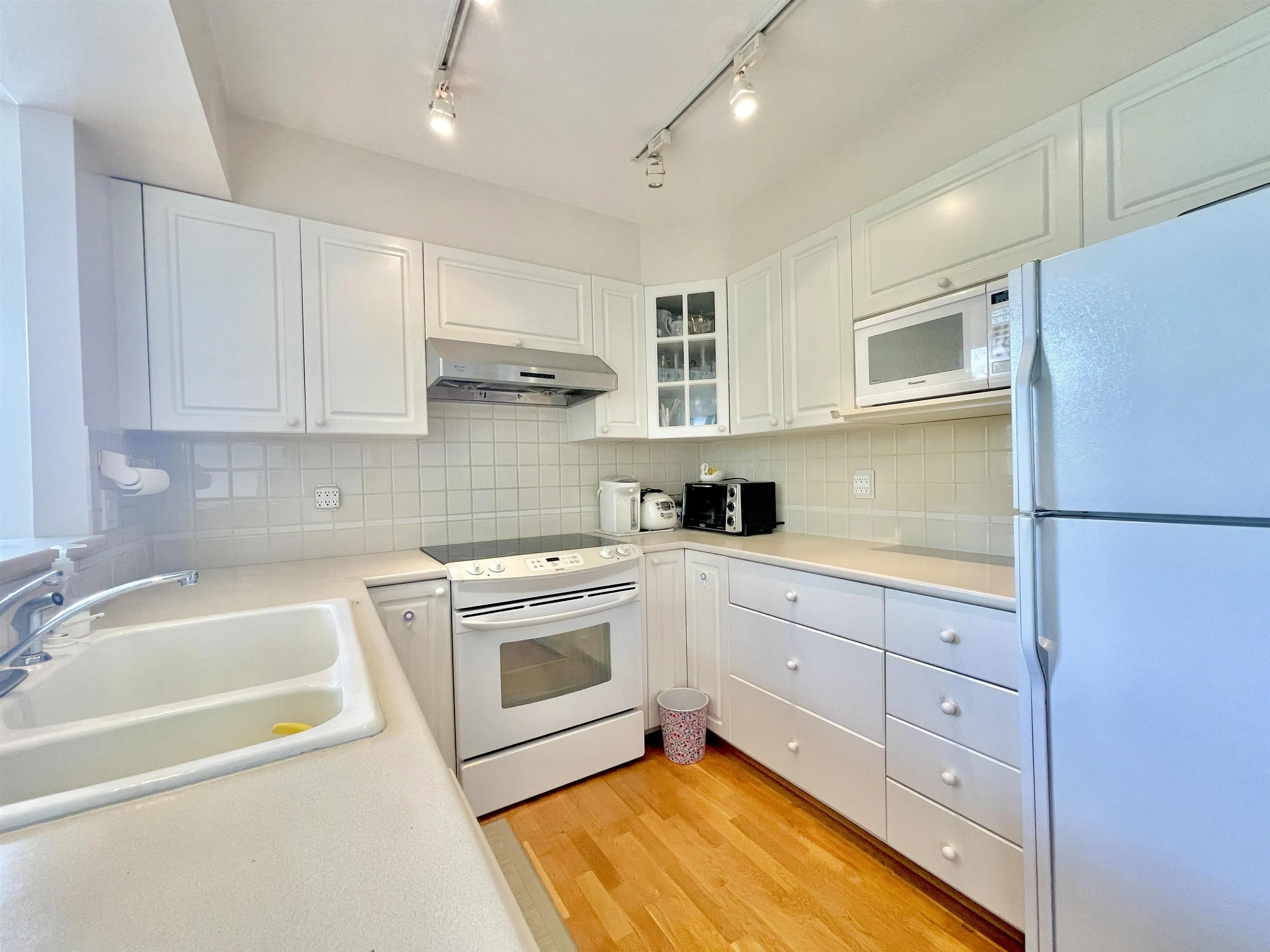 707 5775 Hampton Place