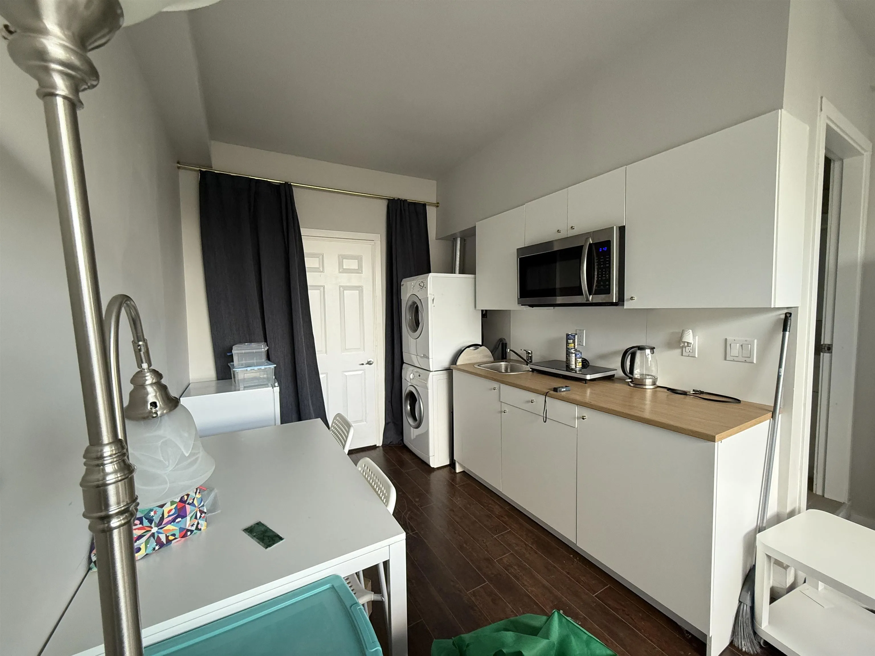 G 6688 Dufferin Avenue
