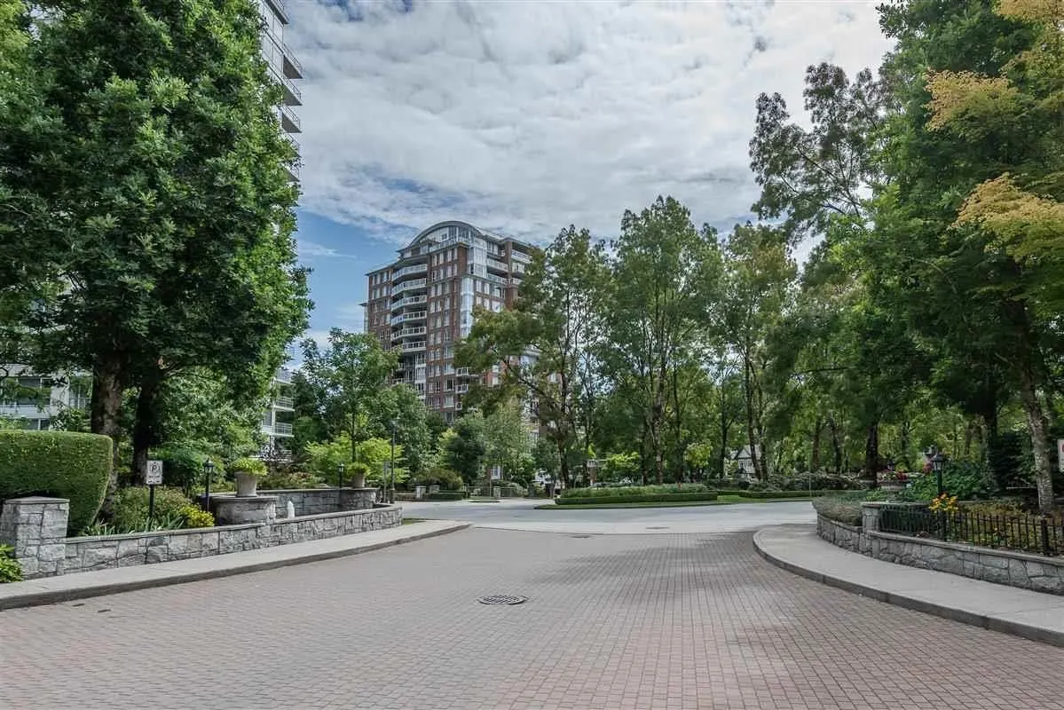 304 5683 Hampton Place