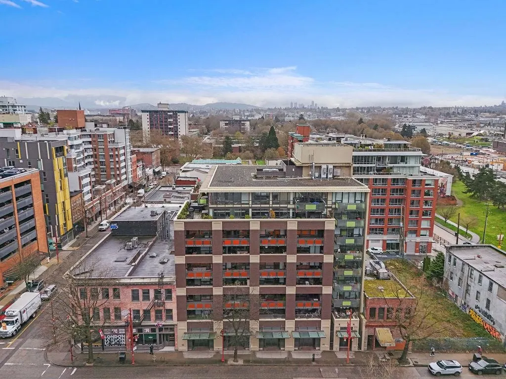 704 718 Main Street