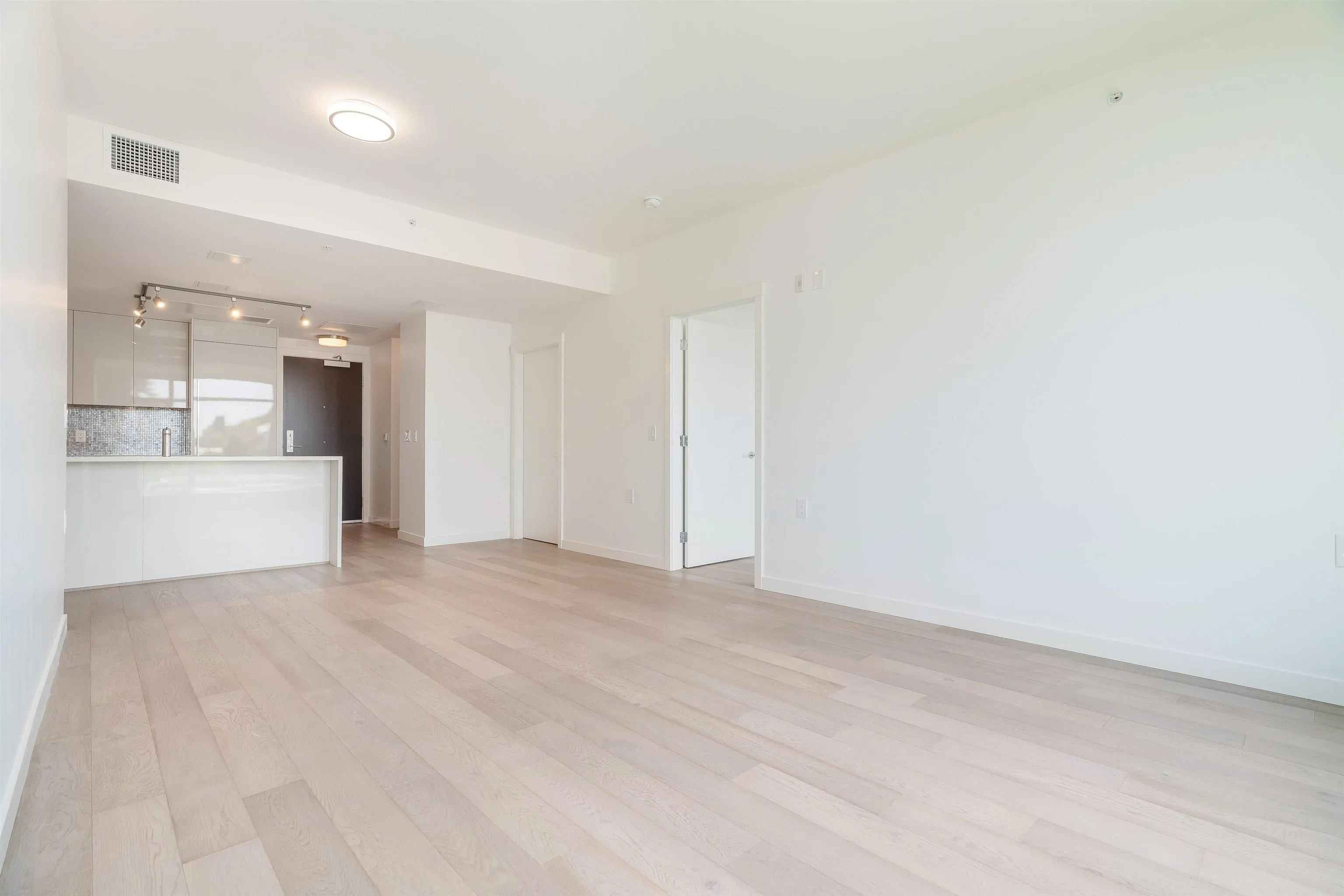403 4171 Cambie Street