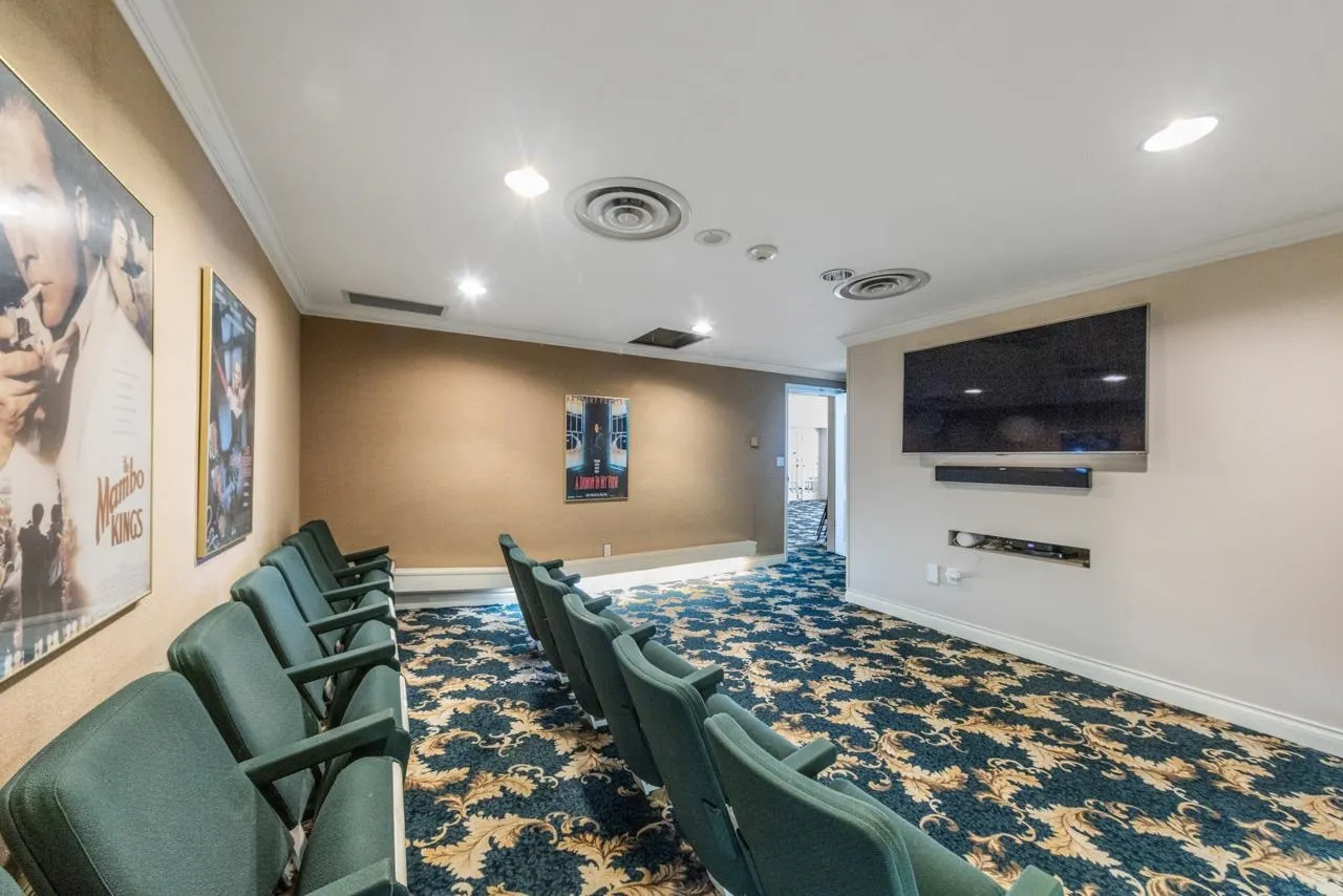 913 1327 E Keith Road