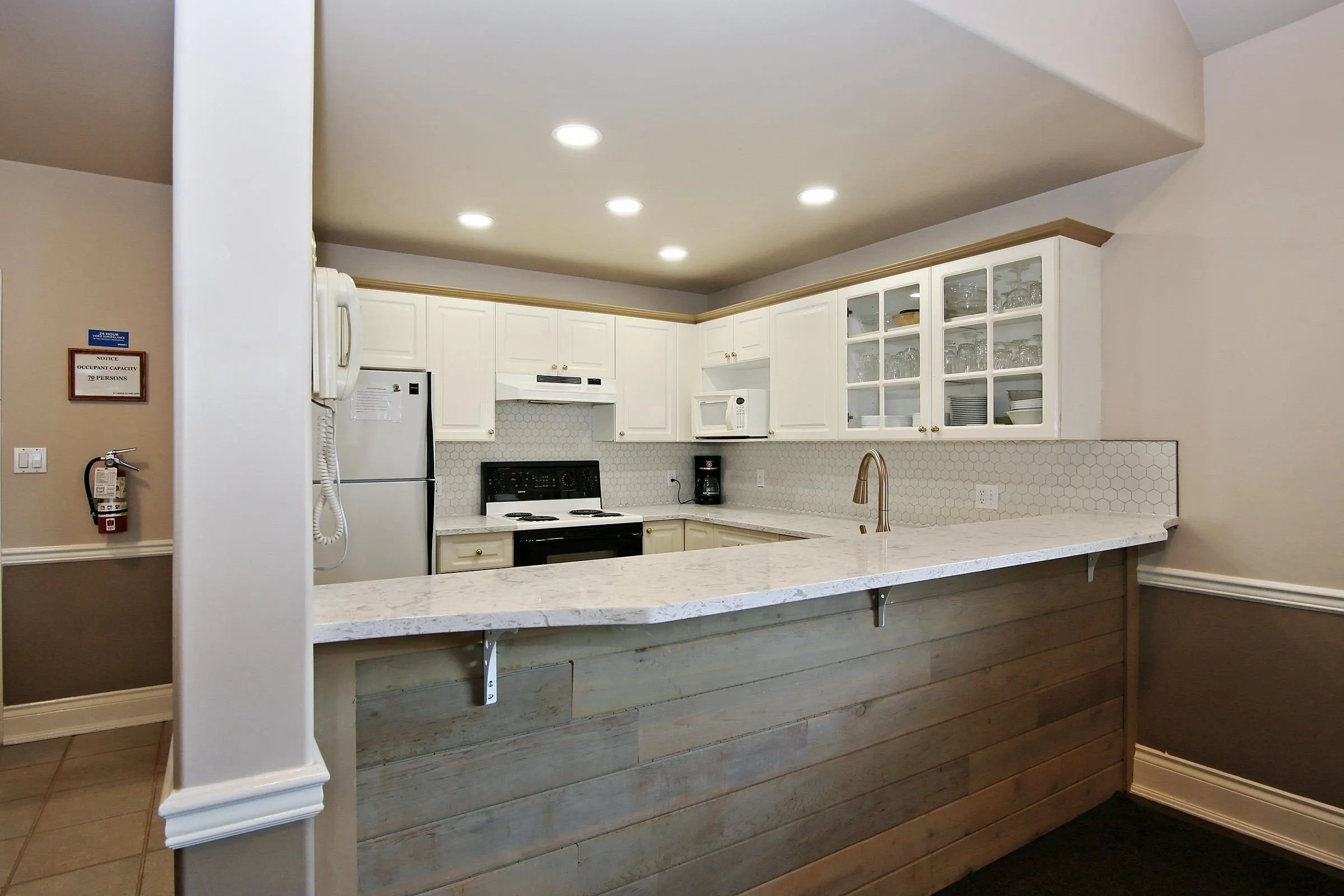 1303 8485 Young Road