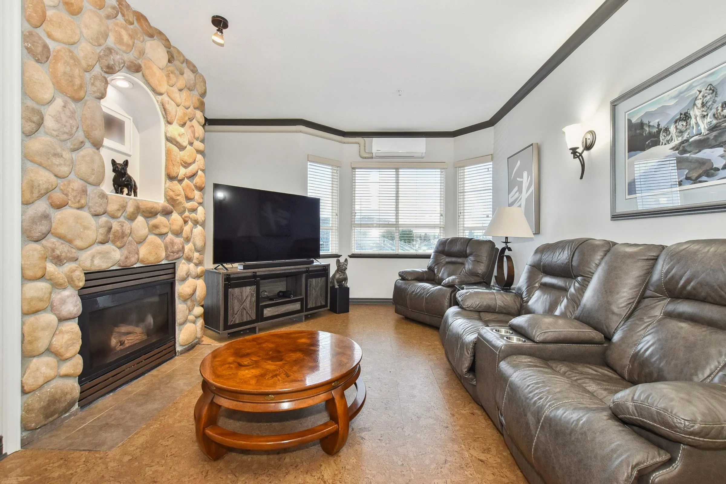 1303 8485 Young Road