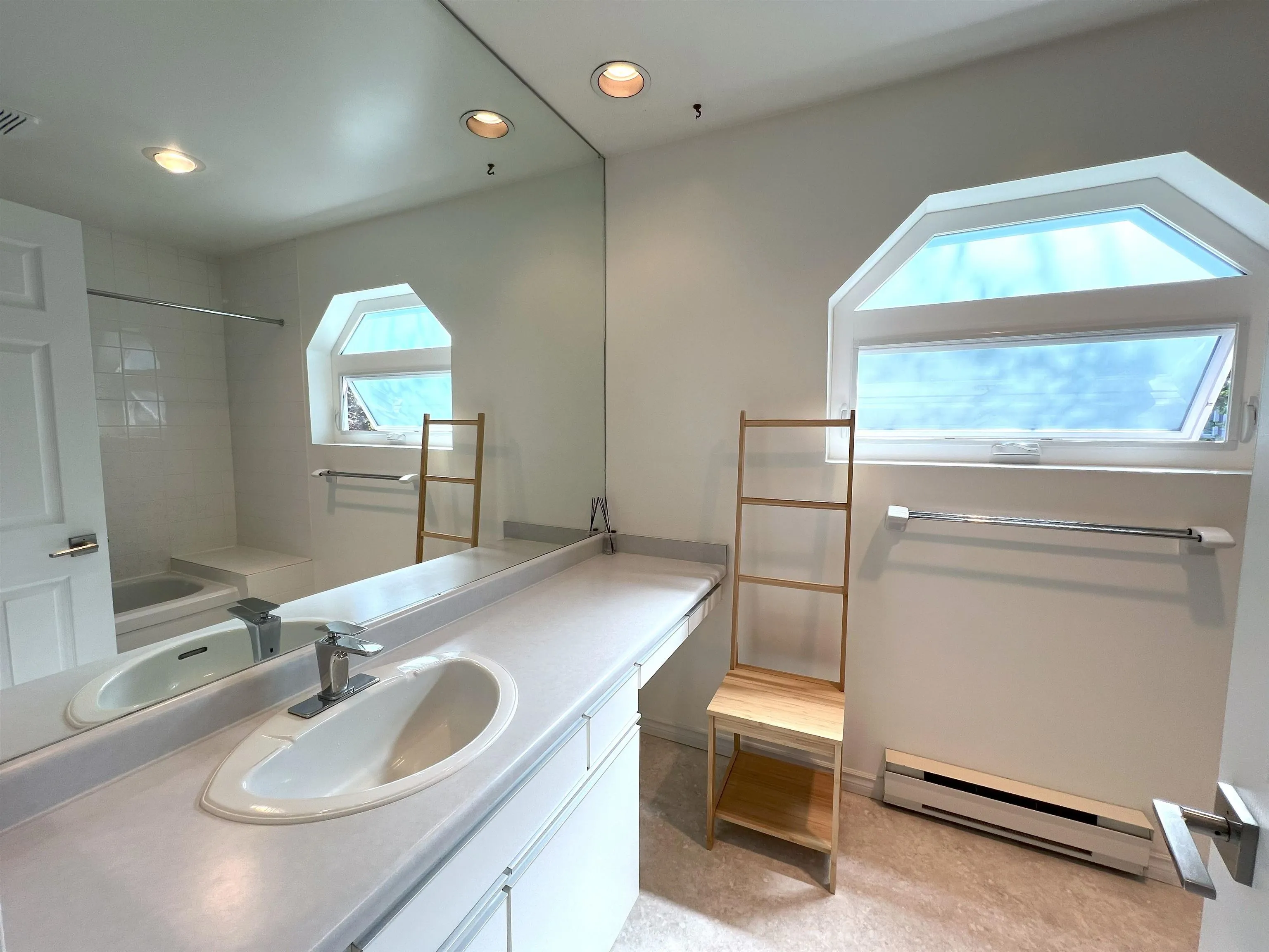 14 5111 Maple Road