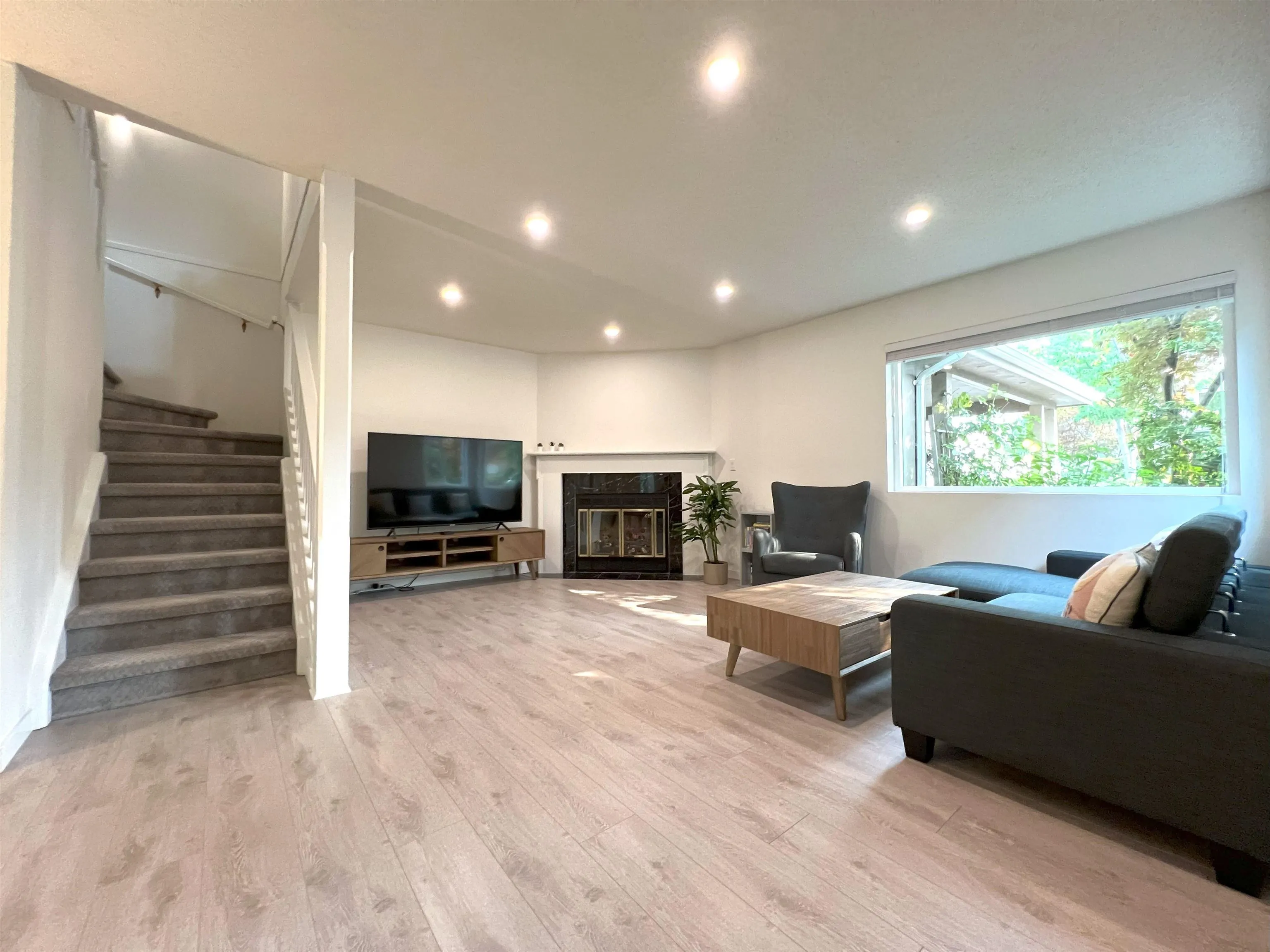 14 5111 Maple Road