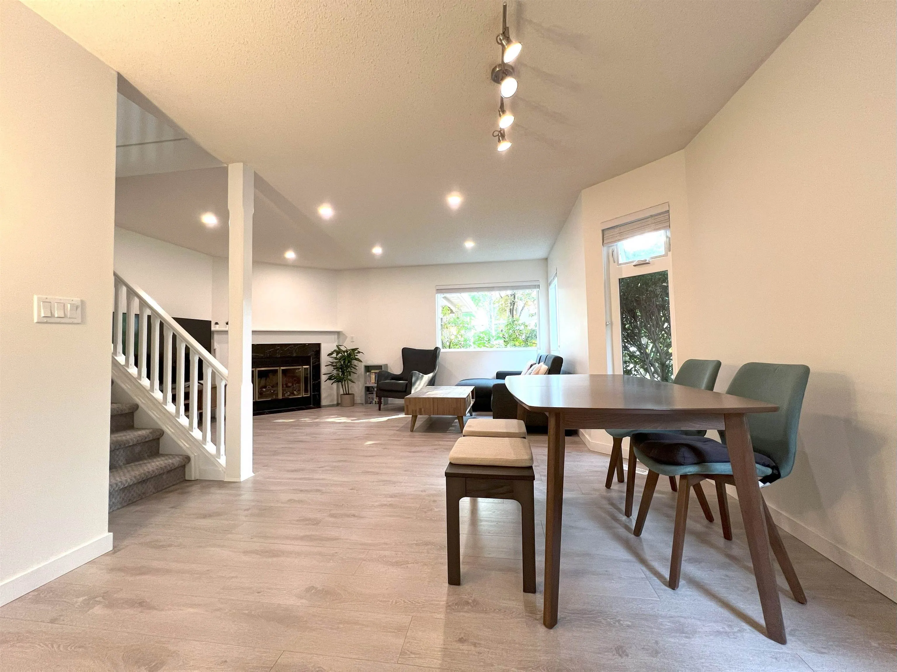14 5111 Maple Road