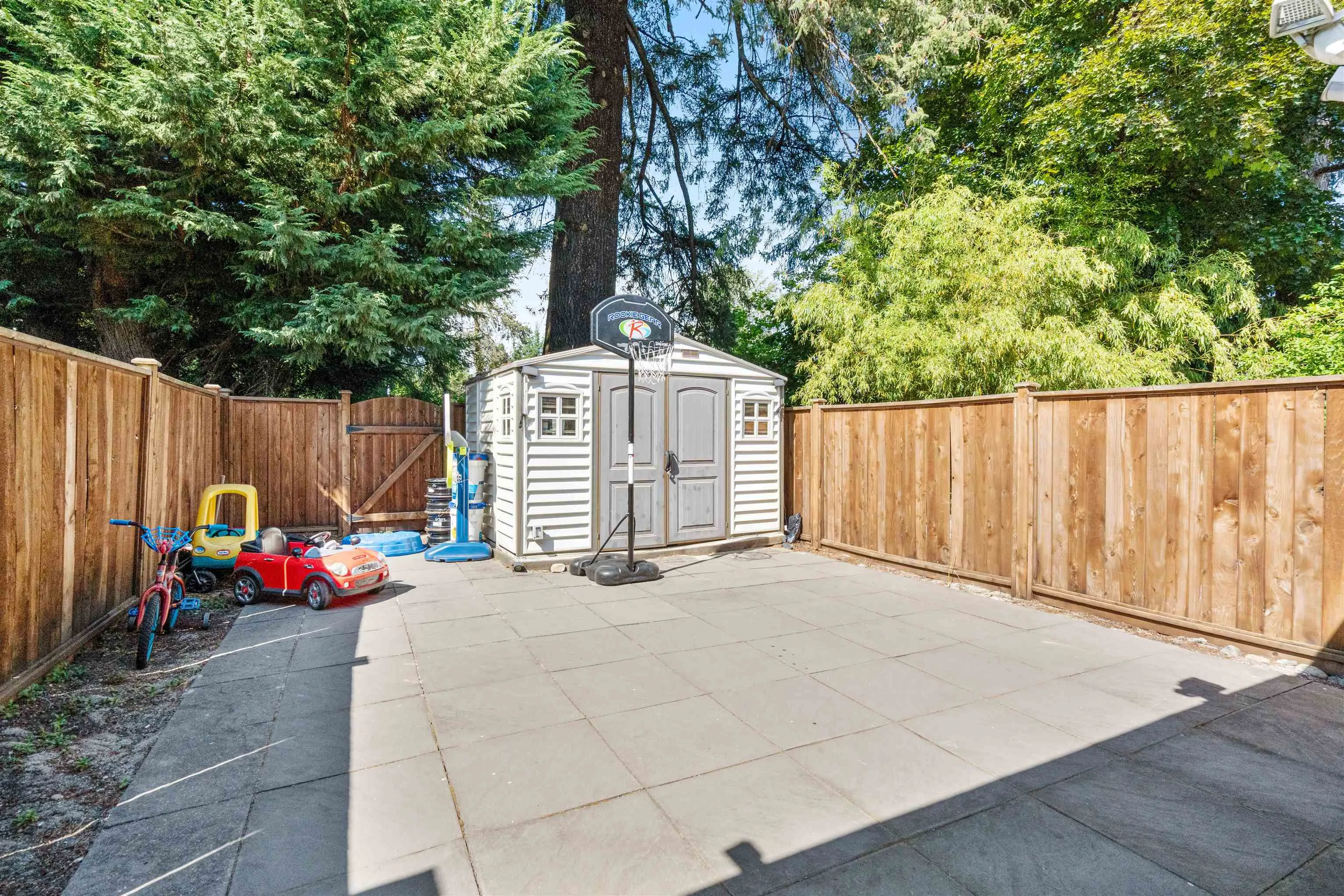 2535 Gordon Avenue