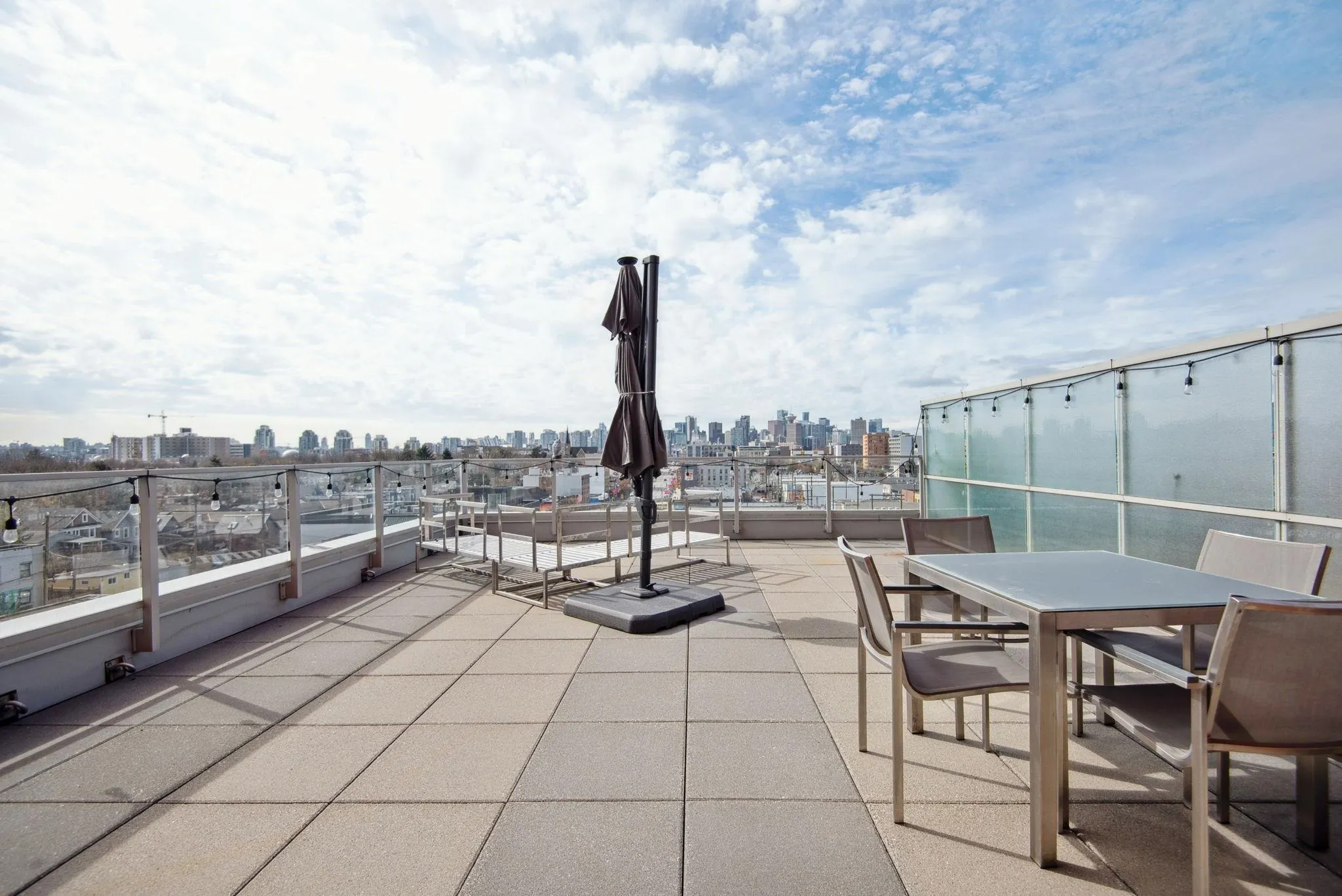 808 933 E Hastings Street