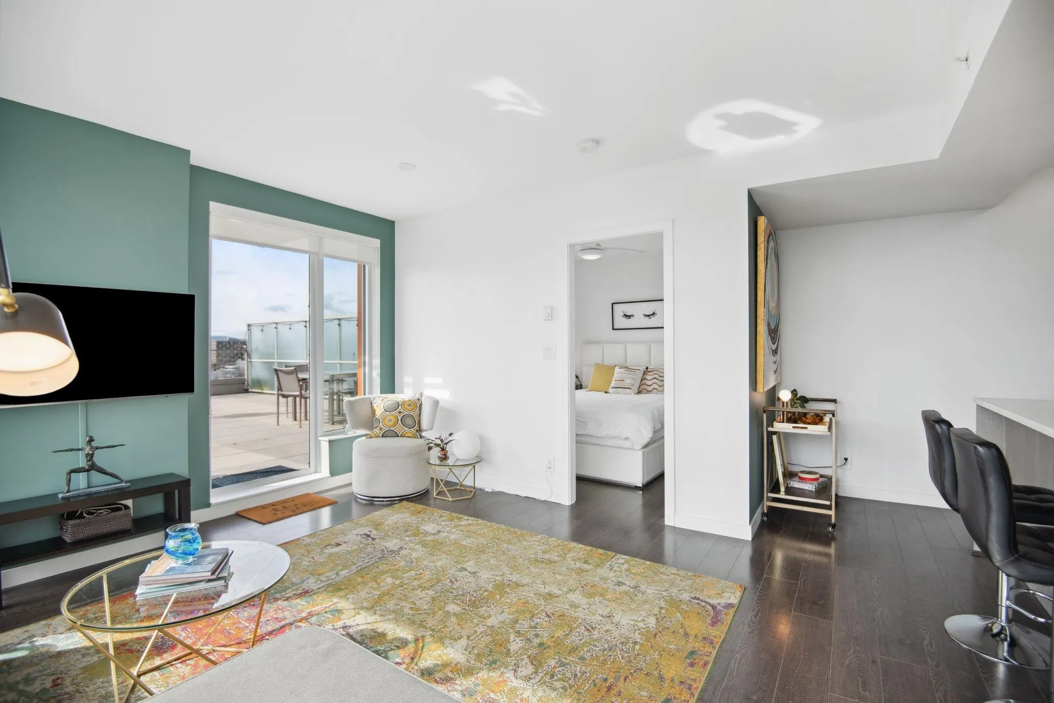 808 933 E Hastings Street