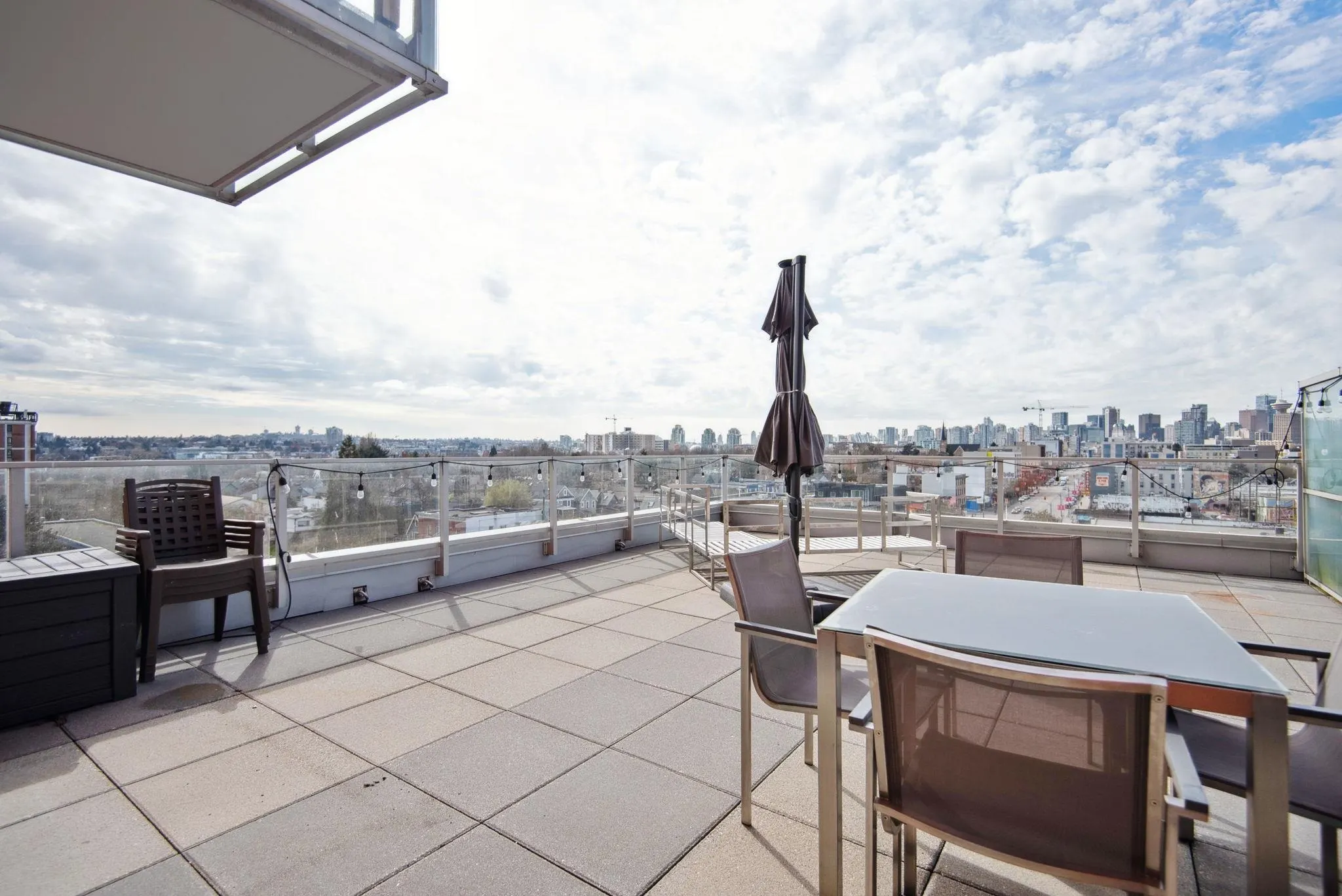 808 933 E Hastings Street