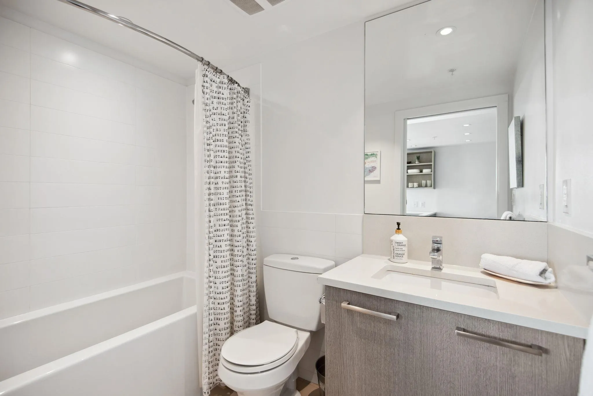 808 933 E Hastings Street