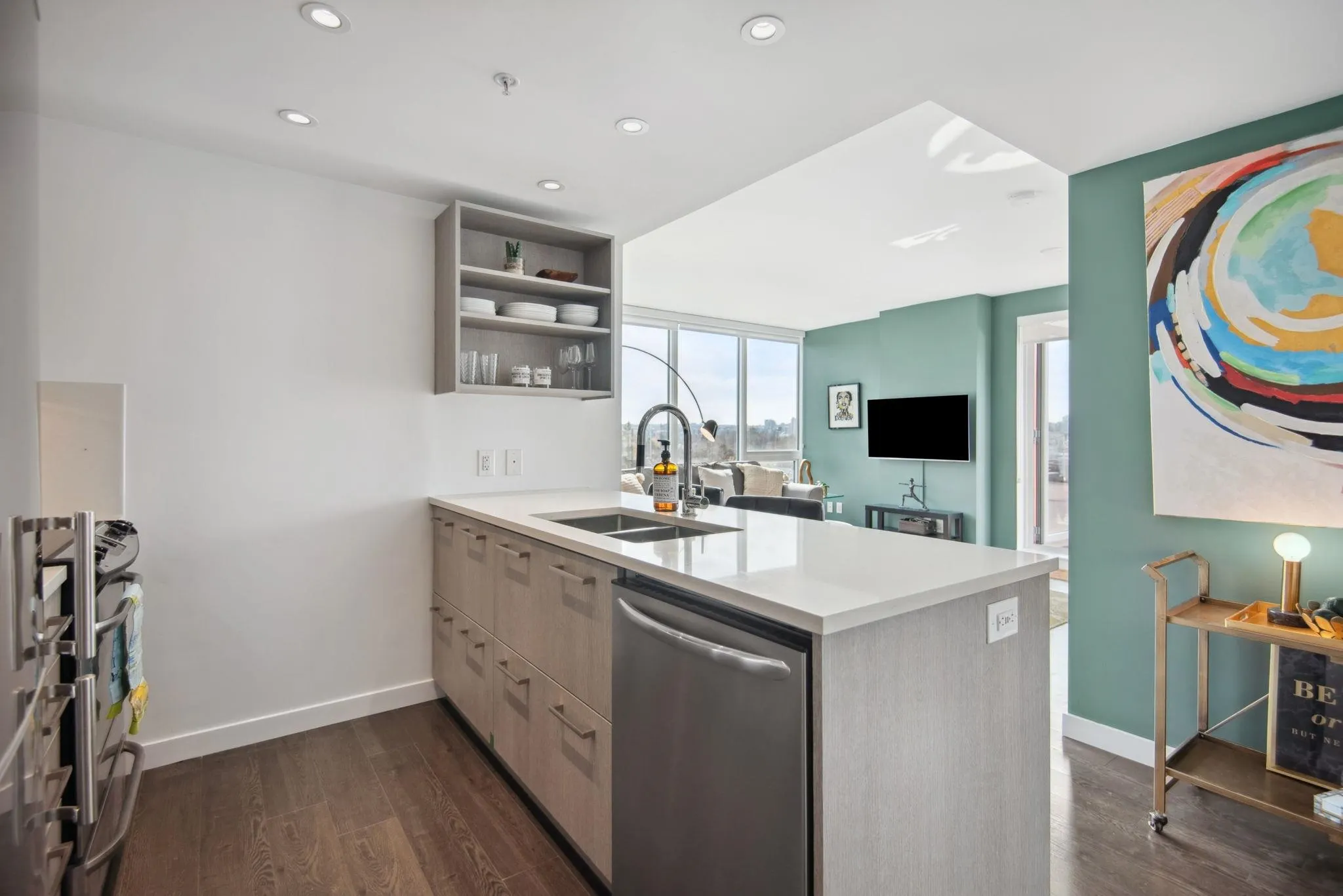 808 933 E Hastings Street