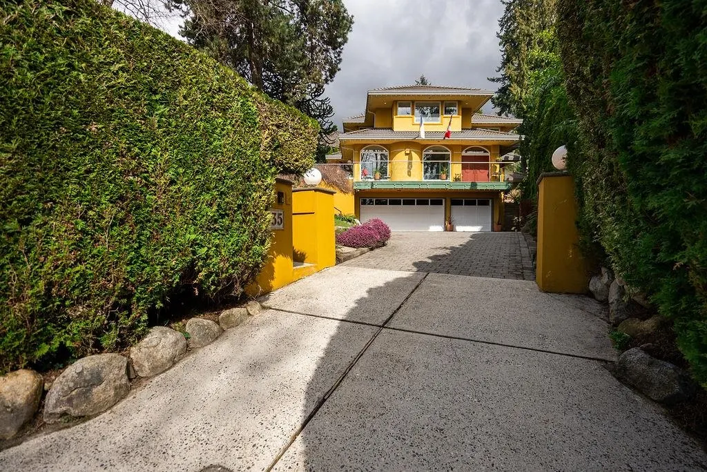 2635 Rosebery Avenue