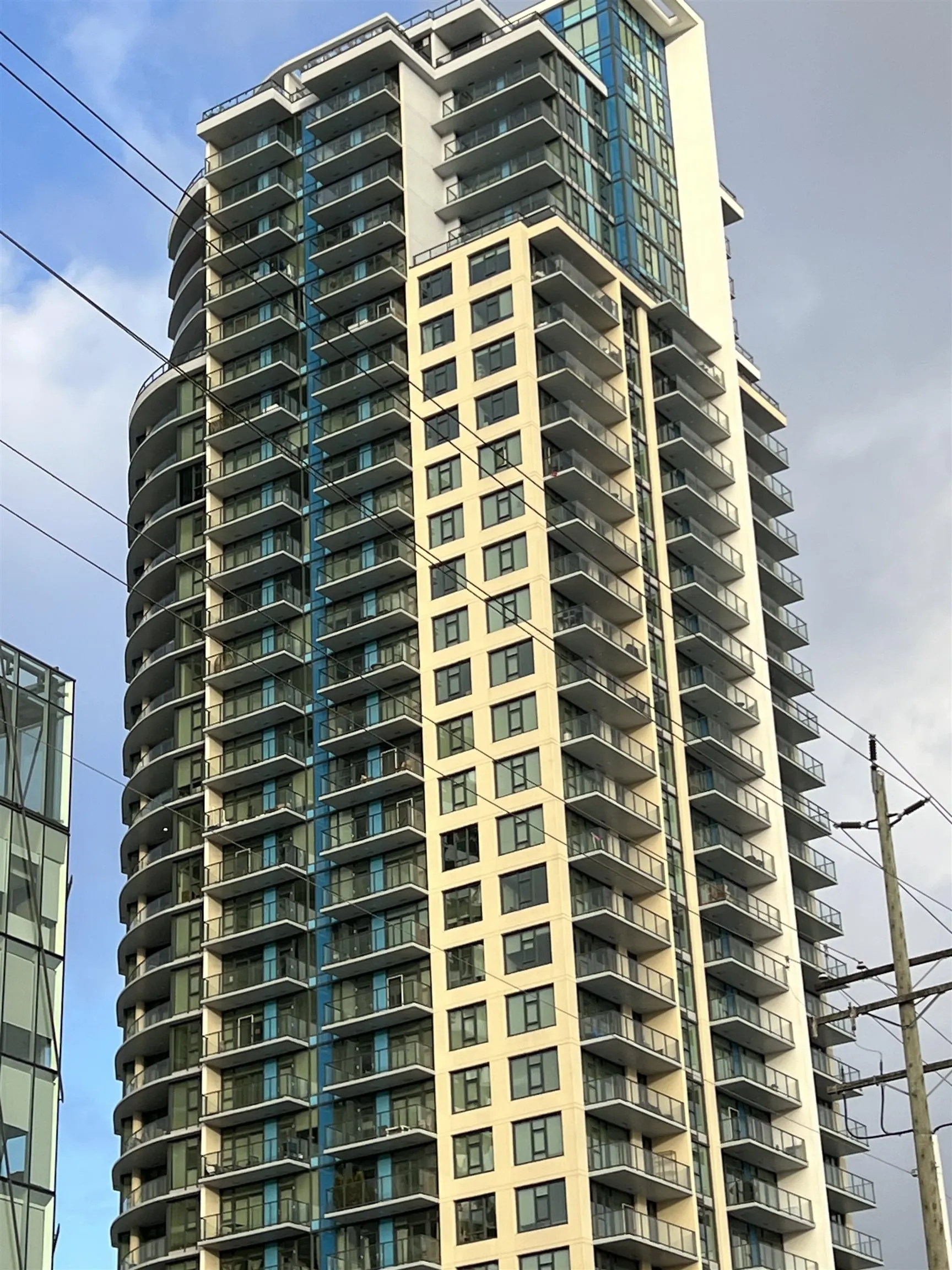 1702 7388 Kingsway Avenue