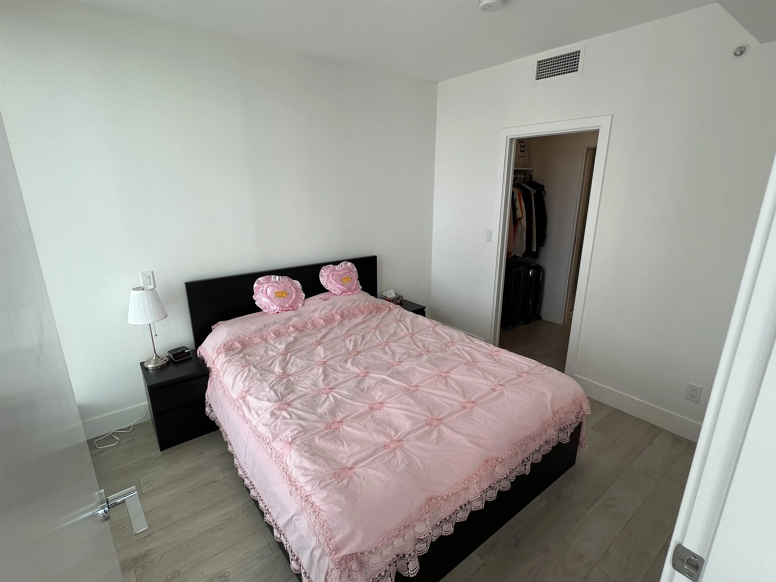 1702 7388 Kingsway Avenue