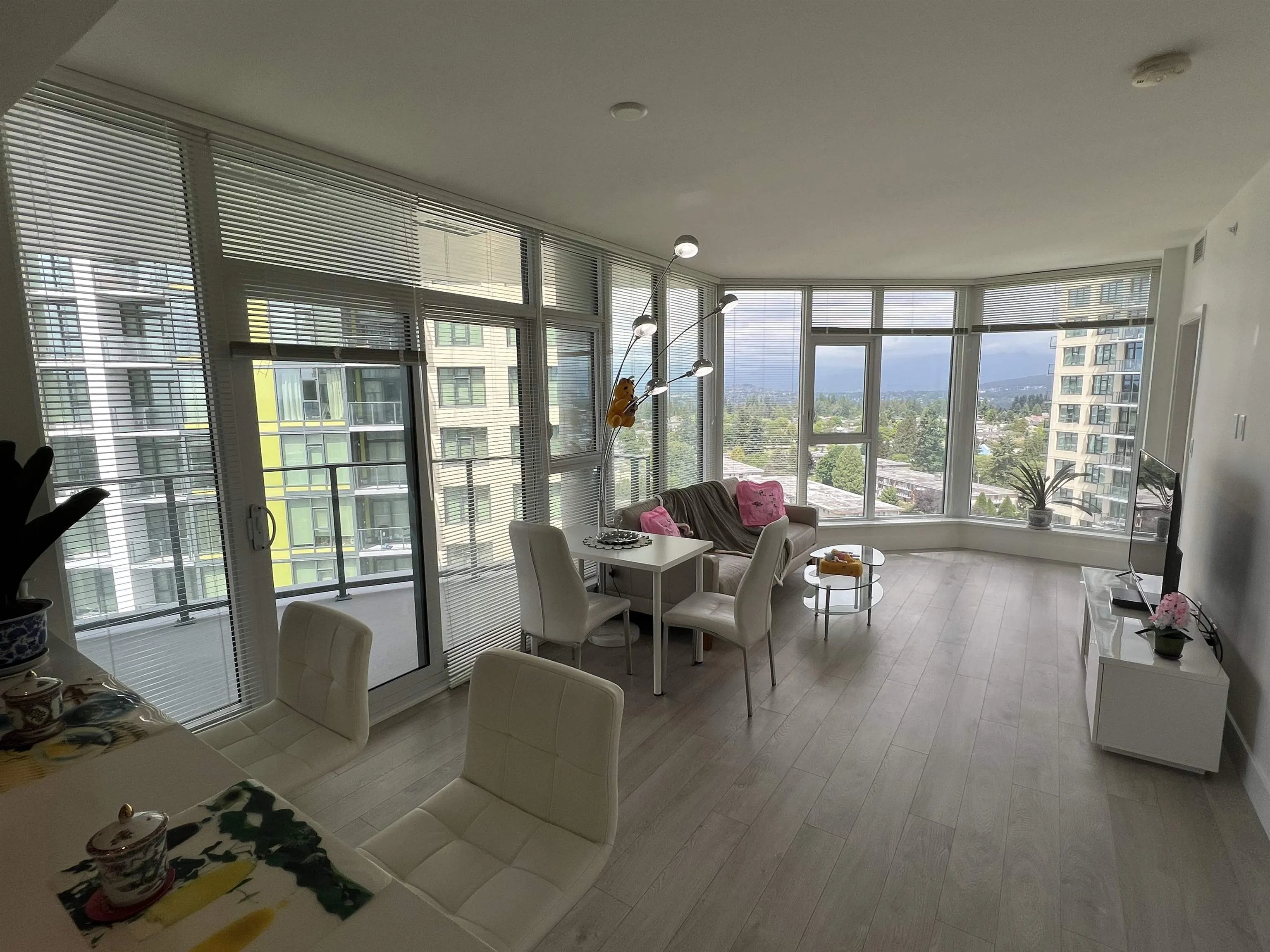 1702 7388 Kingsway Avenue