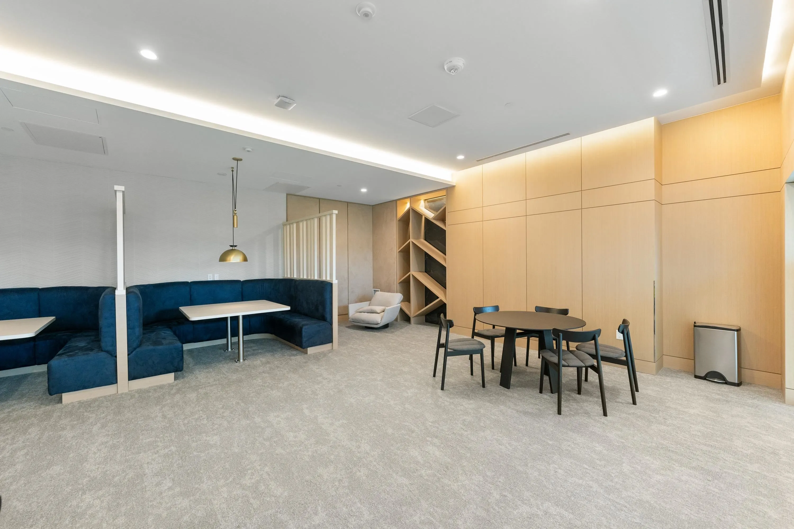2402 4890 Lougheed Highway