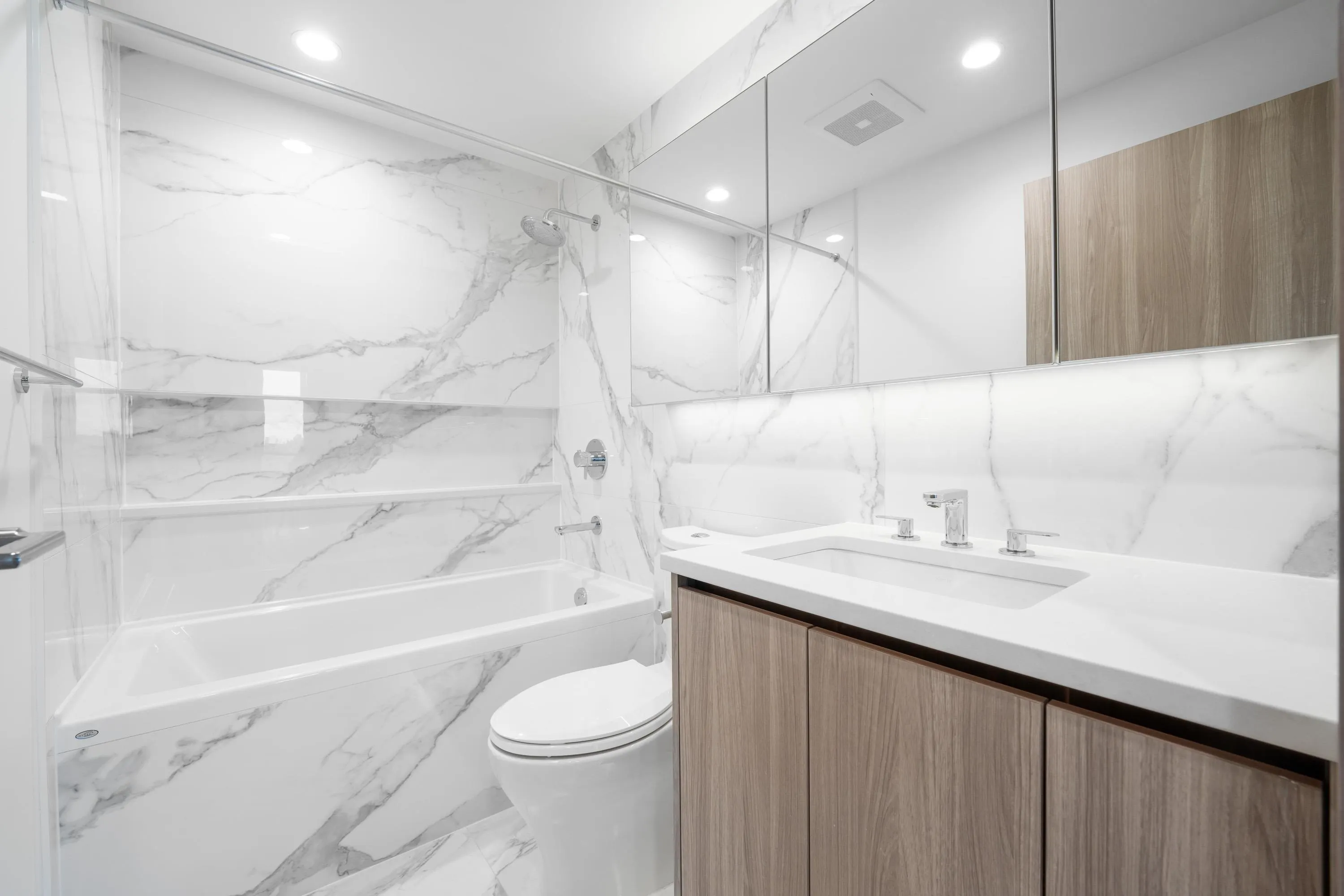 2402 4890 Lougheed Highway