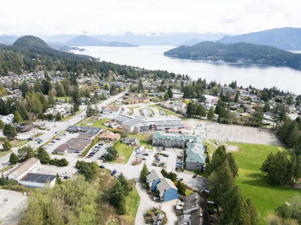 404 875 Gibsons Way