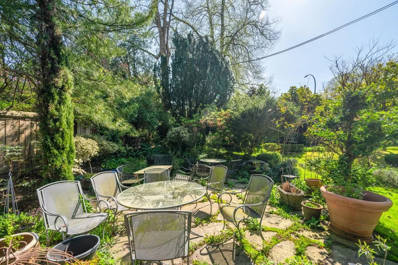 1650 Cedar Crescent
