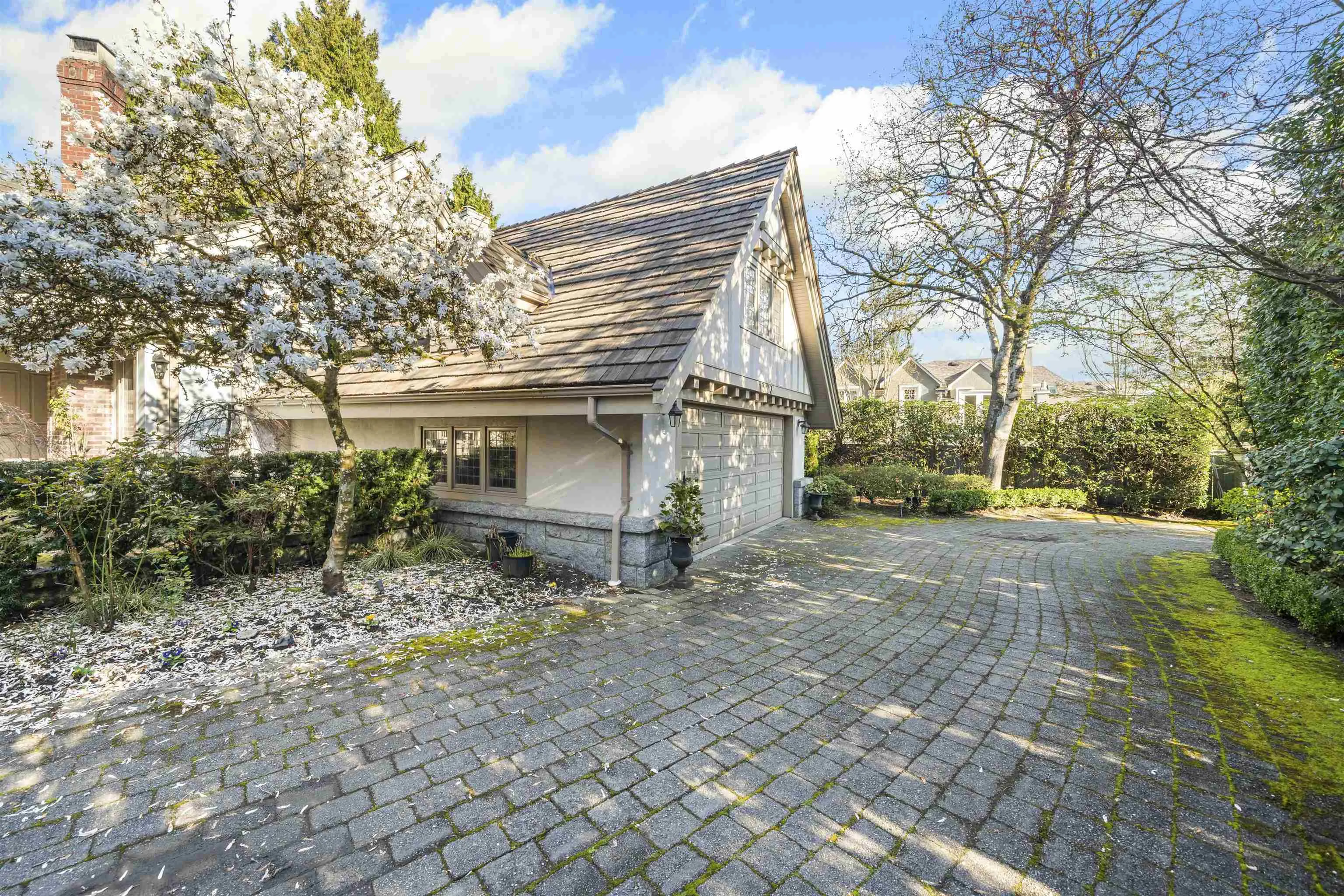 1323 The Crescent
