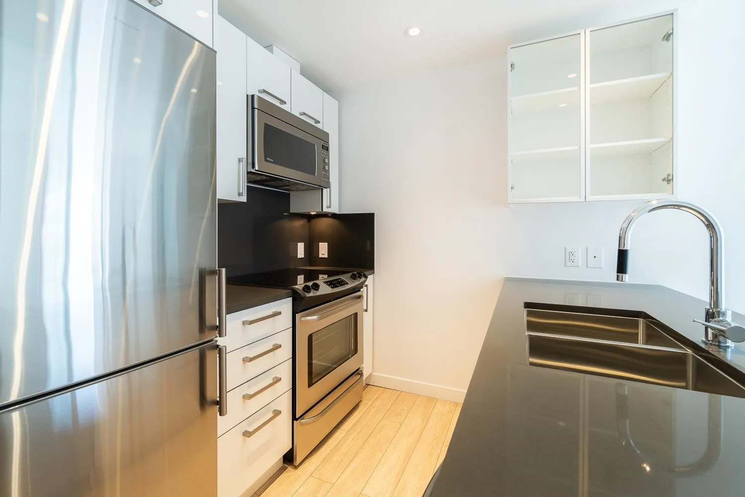 PH9 955 E Hastings Street