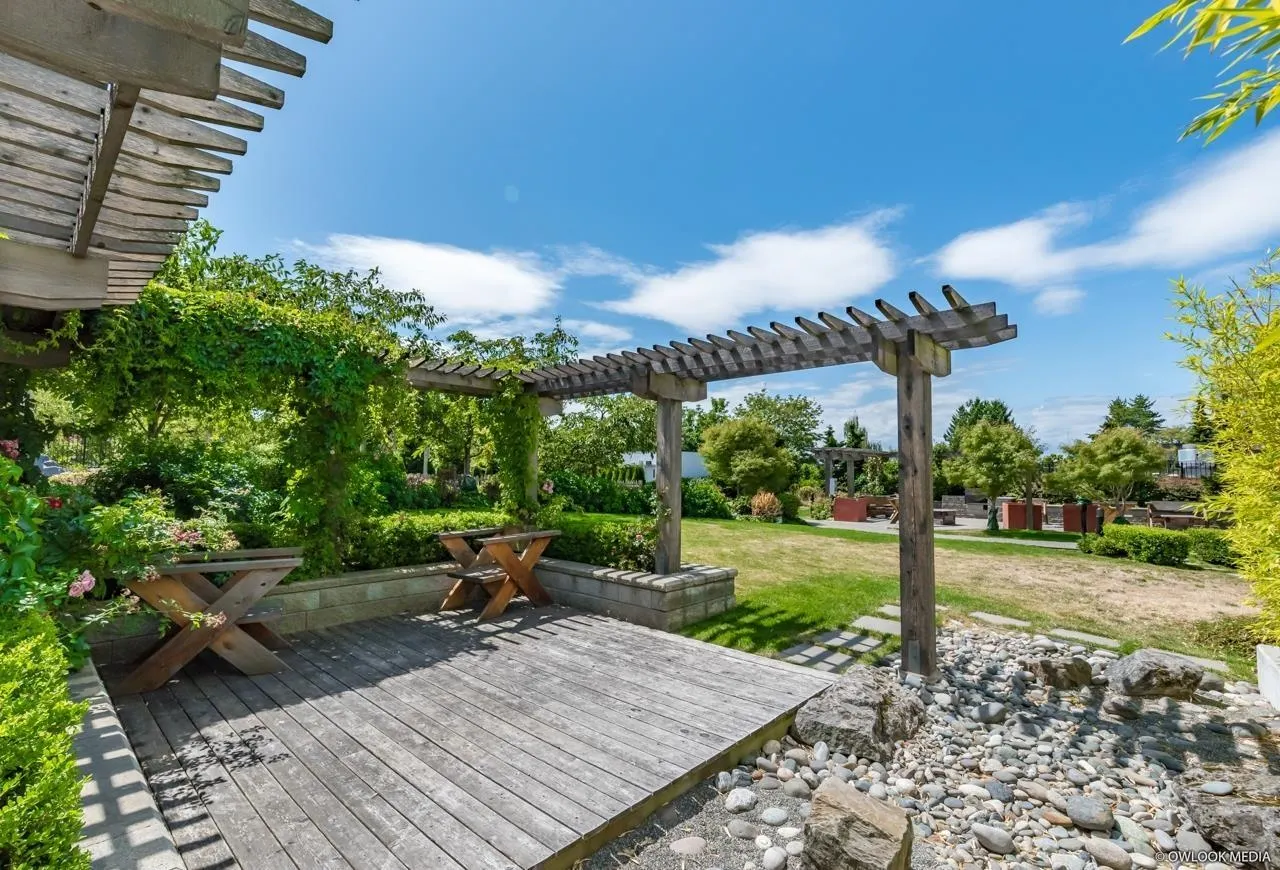 708 8288 Granville Avenue