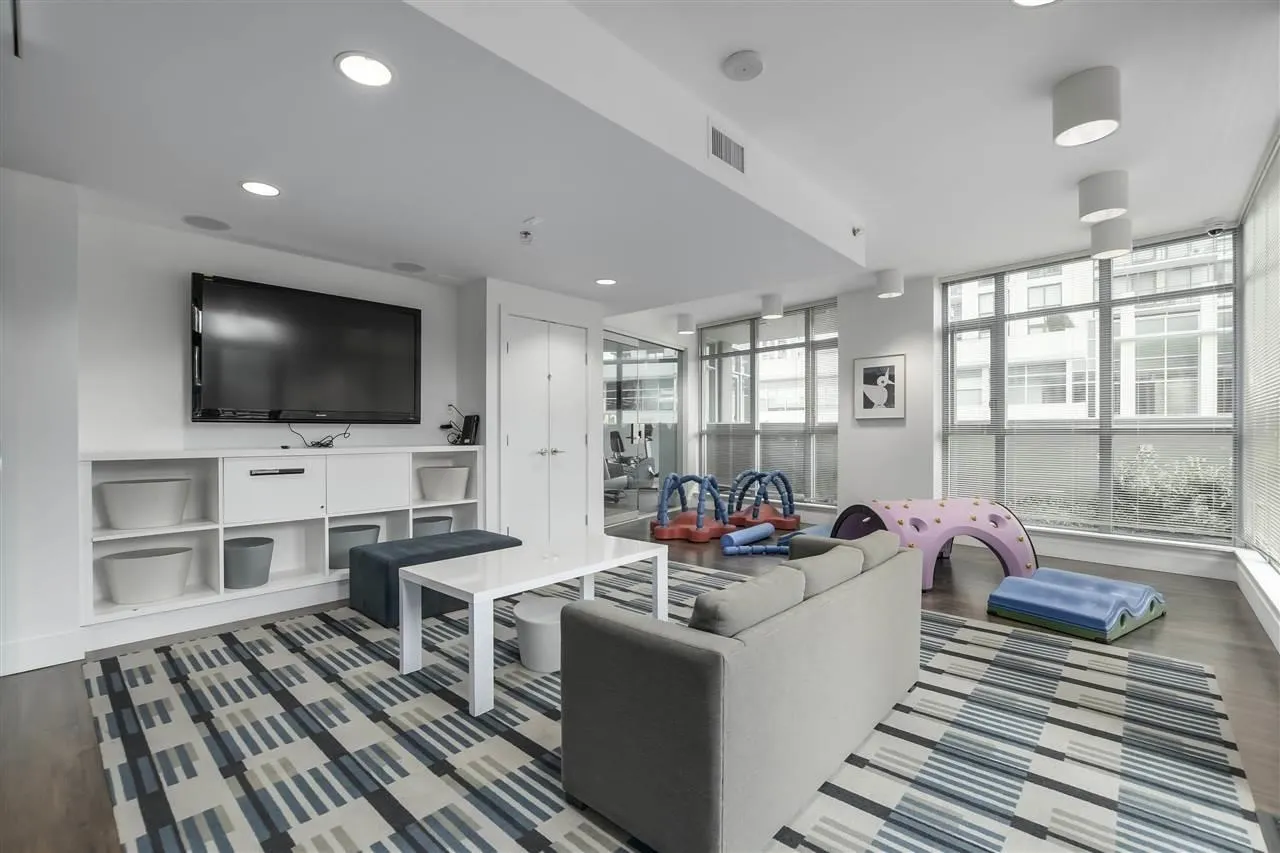 2508 3008 Glen Drive