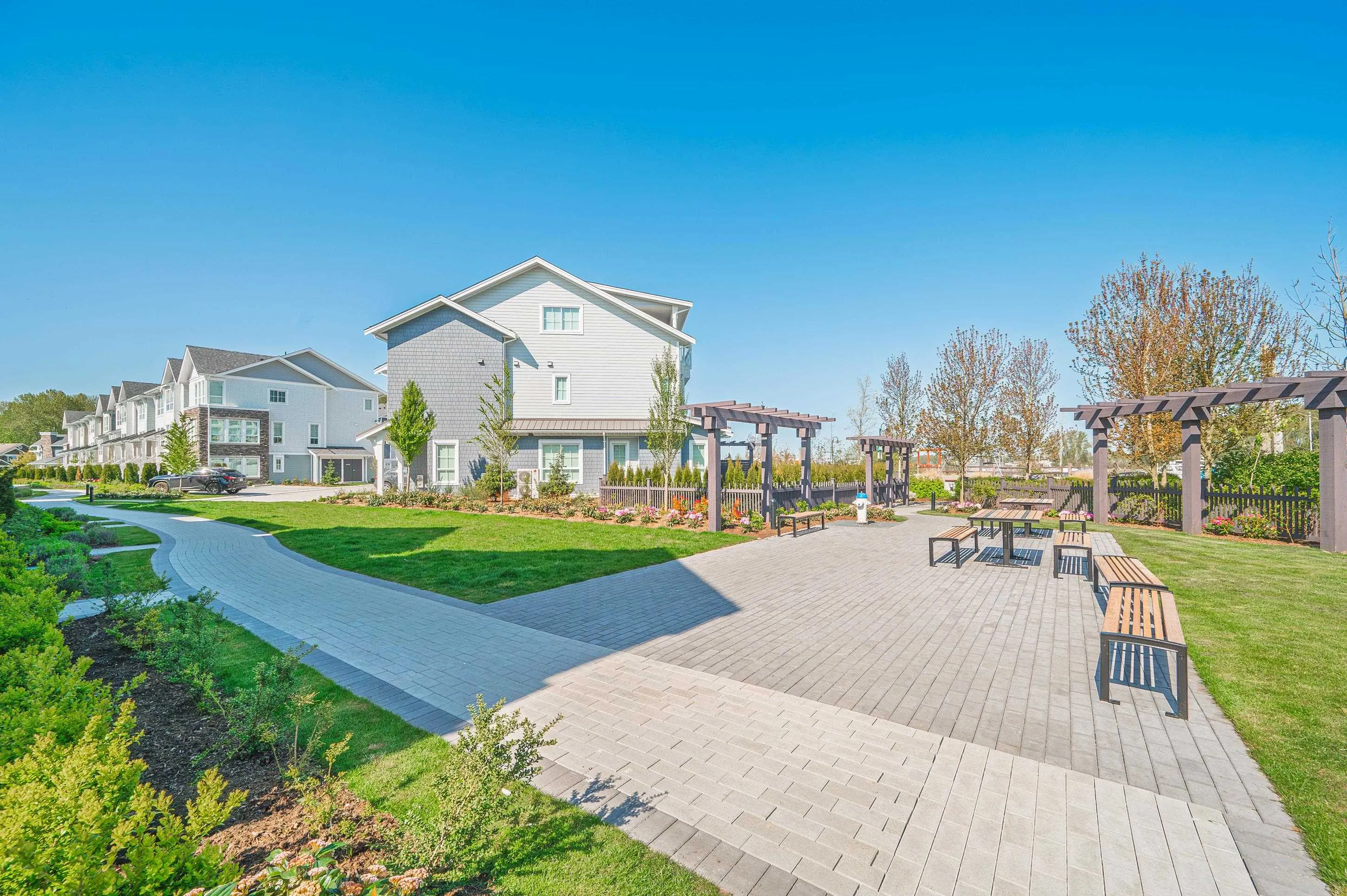74 5311 Admiral Way