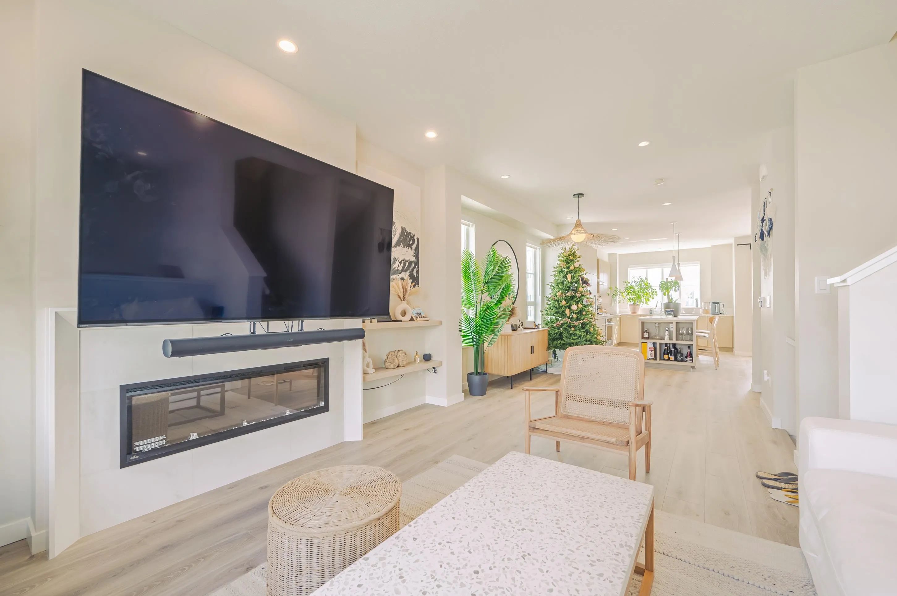 74 5311 Admiral Way