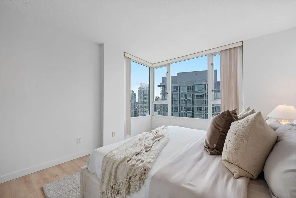 2607 1033 Marinaside Crescent