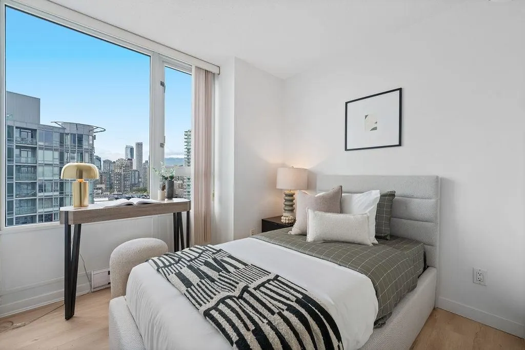 2607 1033 Marinaside Crescent