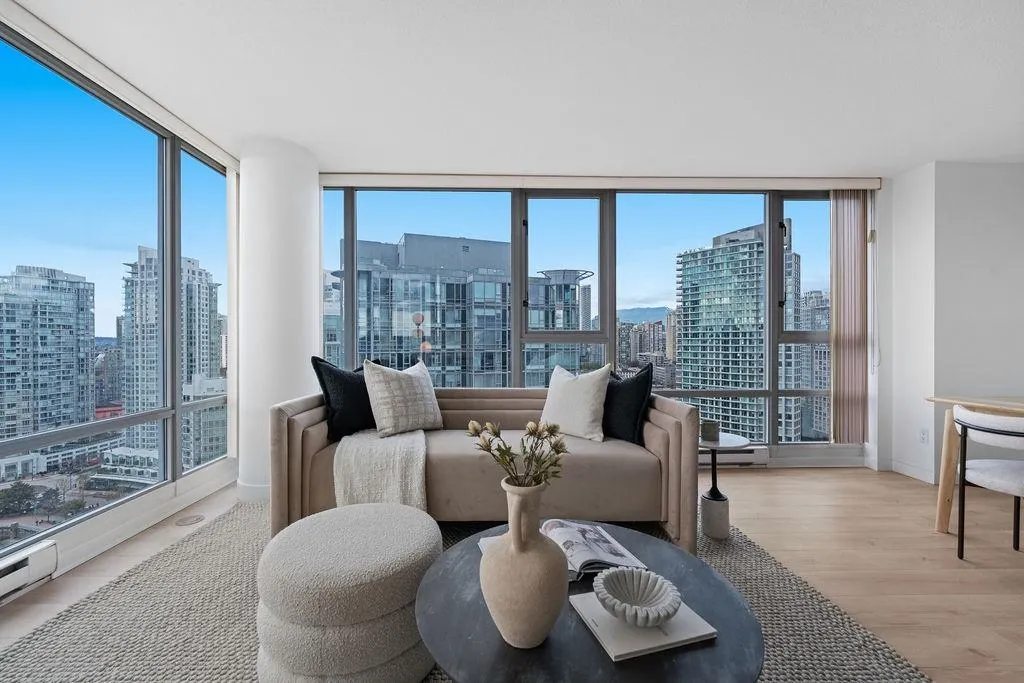 2607 1033 Marinaside Crescent