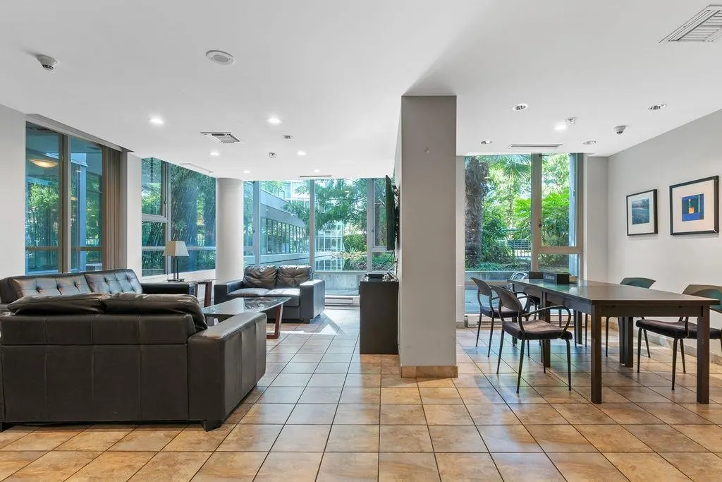 2607 1033 Marinaside Crescent