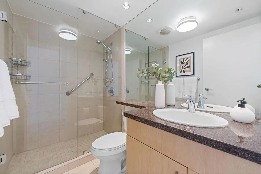 2607 1033 Marinaside Crescent