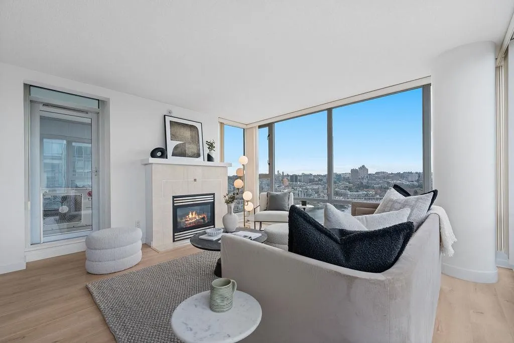 2607 1033 Marinaside Crescent
