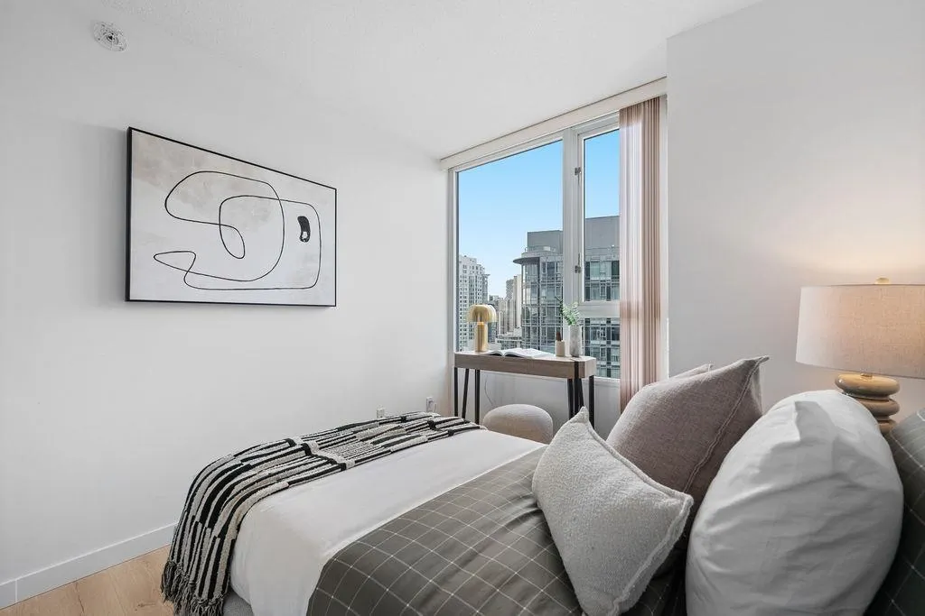2607 1033 Marinaside Crescent
