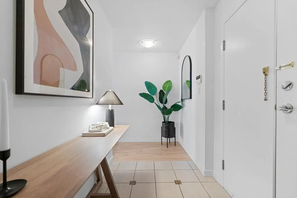 2607 1033 Marinaside Crescent