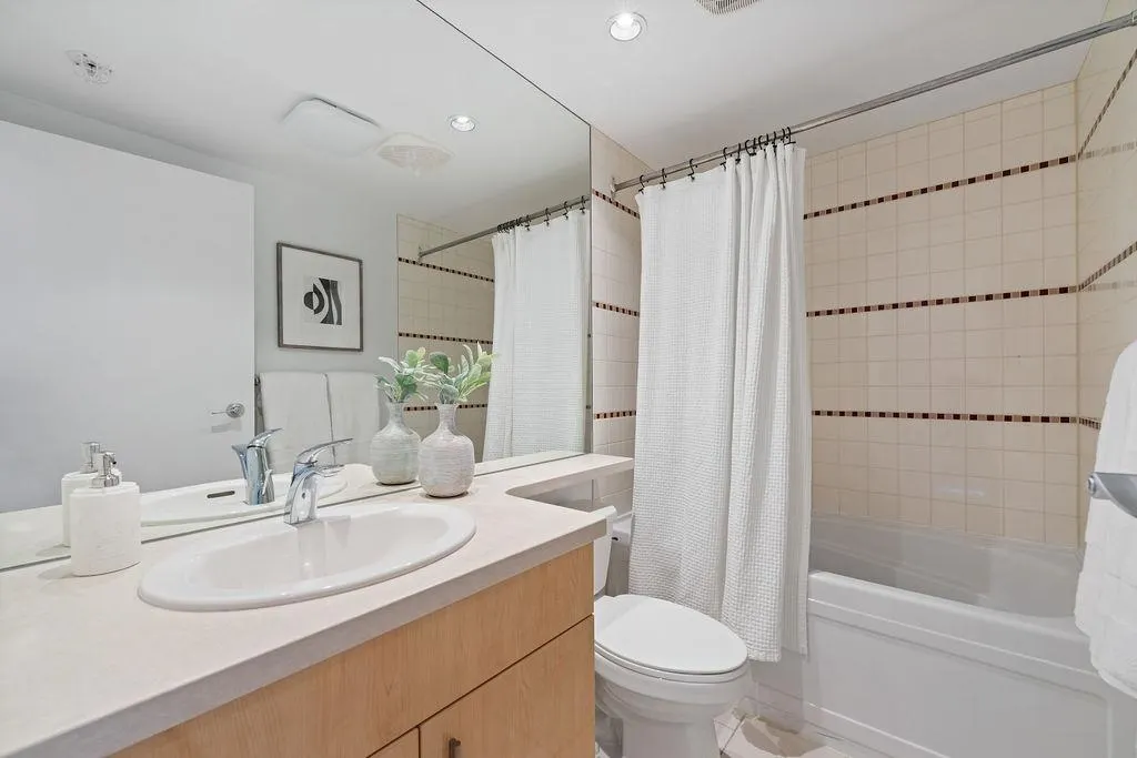 2607 1033 Marinaside Crescent