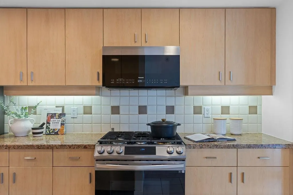 2607 1033 Marinaside Crescent