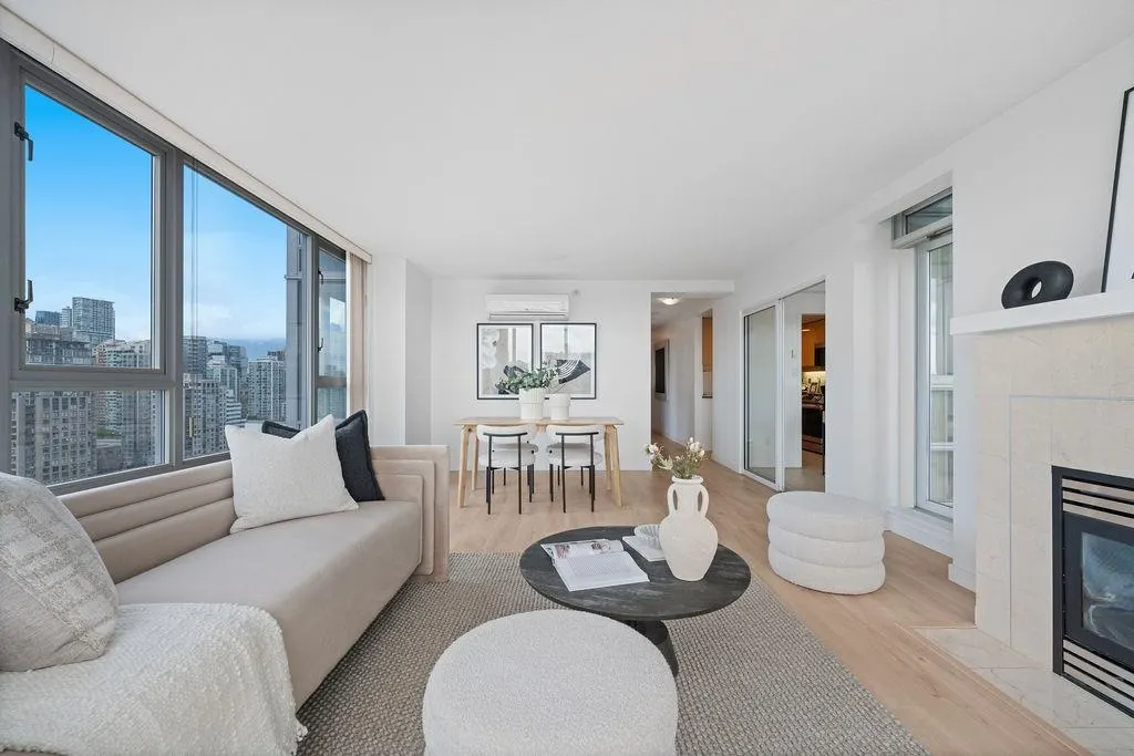 2607 1033 Marinaside Crescent