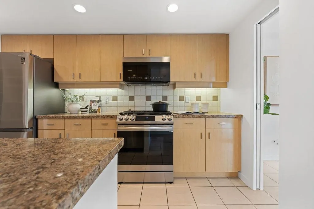 2607 1033 Marinaside Crescent